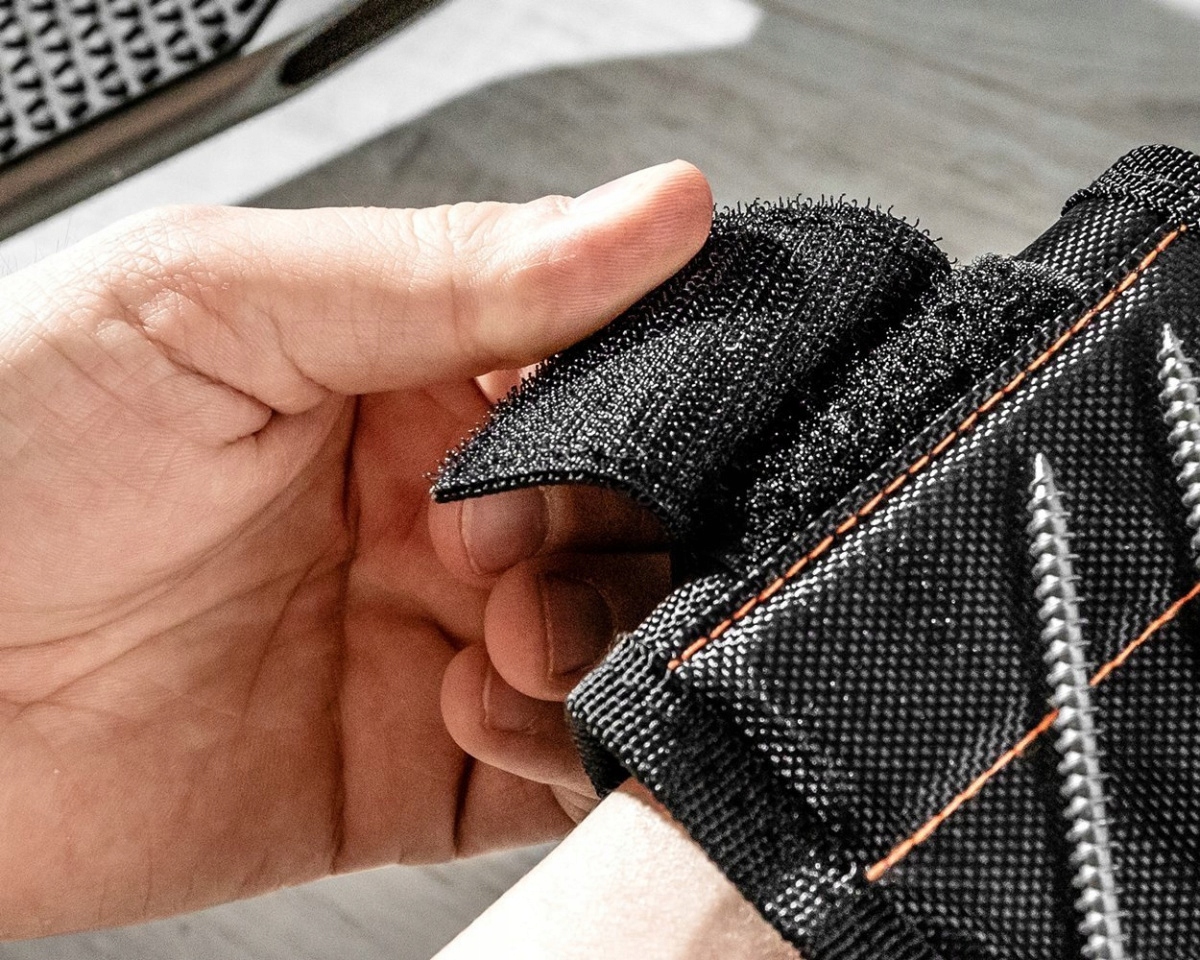 MAGNETYCZNA OPASKA MAJSTERKOWICZA z KIESZONKAMI Liczba pól magnetycznych 15 szt.