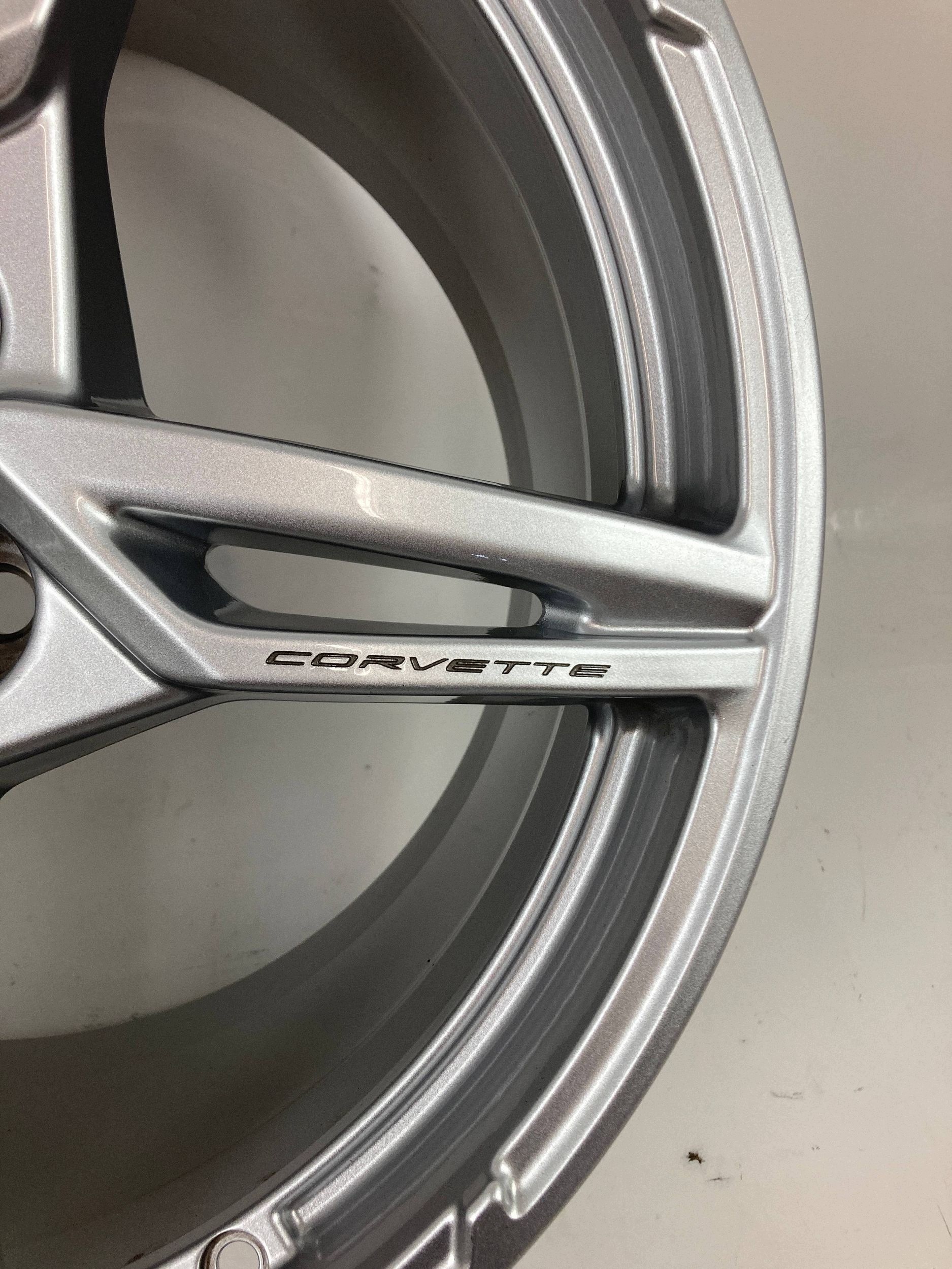 Chevrolet Corvette C8 Stingray disque disque d'aluminium 20' OEM 2020-2024