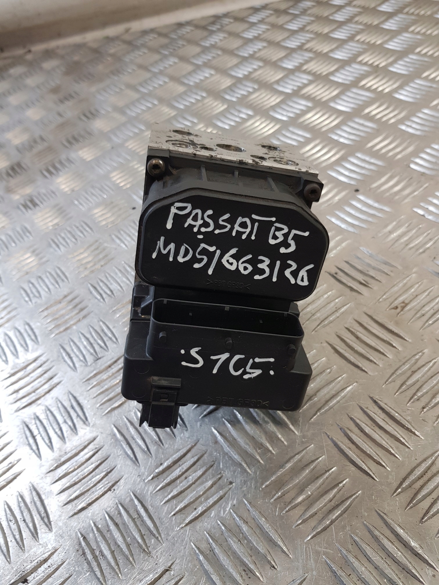 pump ABS 8E0614111 0265216411 VW PASSAT B5