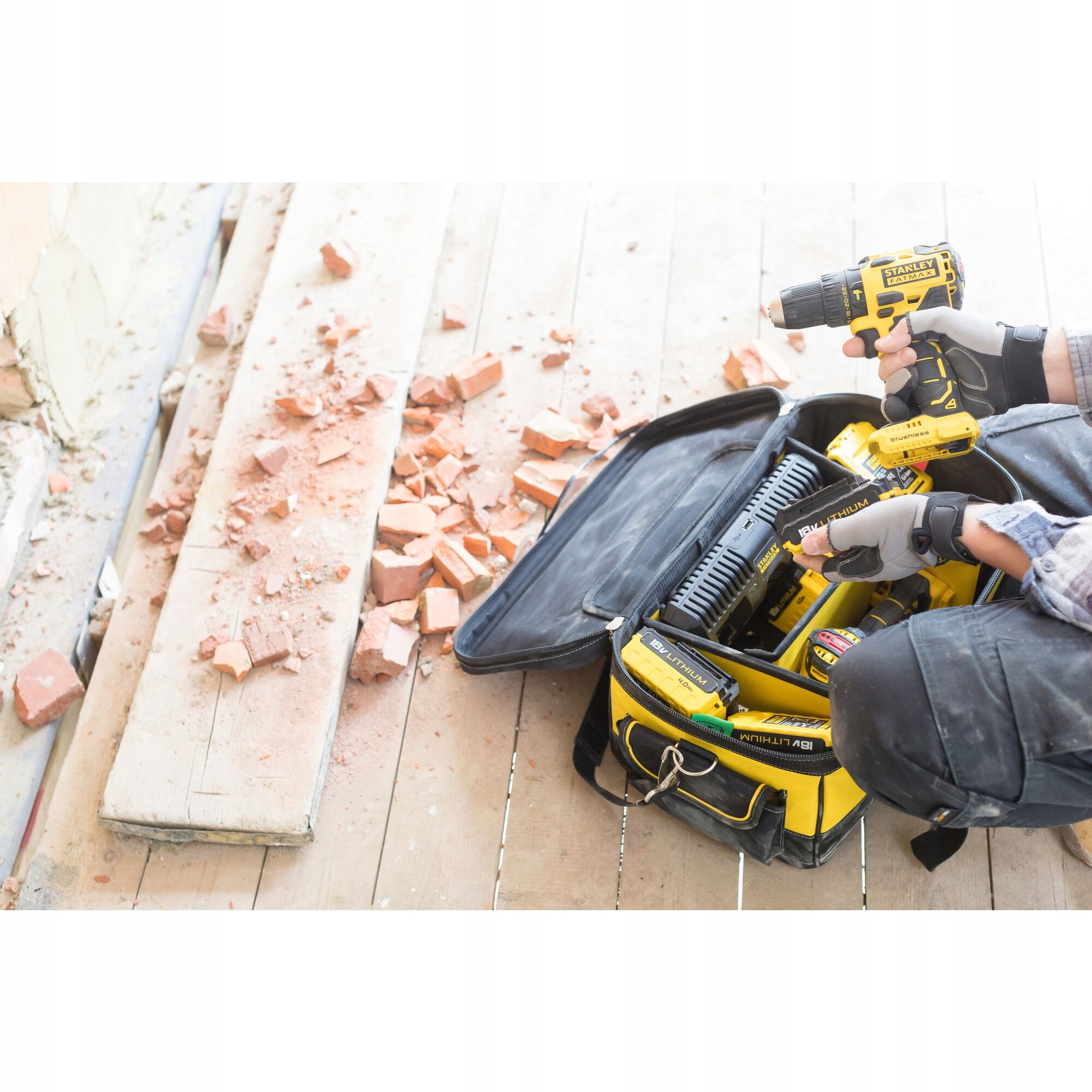 TORBA Z ŁADOWARKĄ DWUPORTOWA 18V STANLEY FMCB100B Opakowanie torba