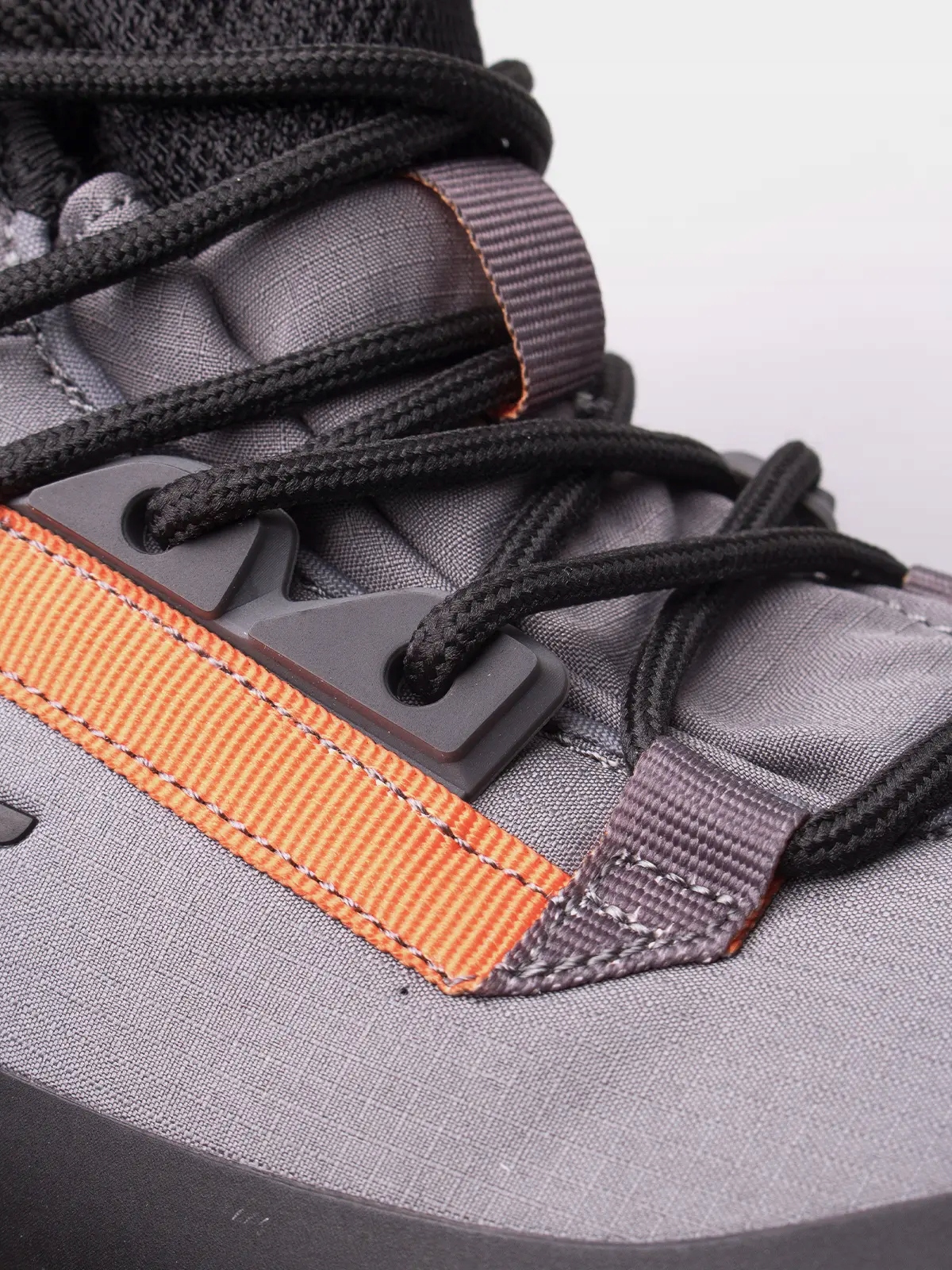 BUTY ZIMOWE DZIECIĘCE 4F JUNIOR TRAPERY OBUWIE JESIENNE SZUROWANE AW22M007 Rodzaj zapięcia Sznurowadła