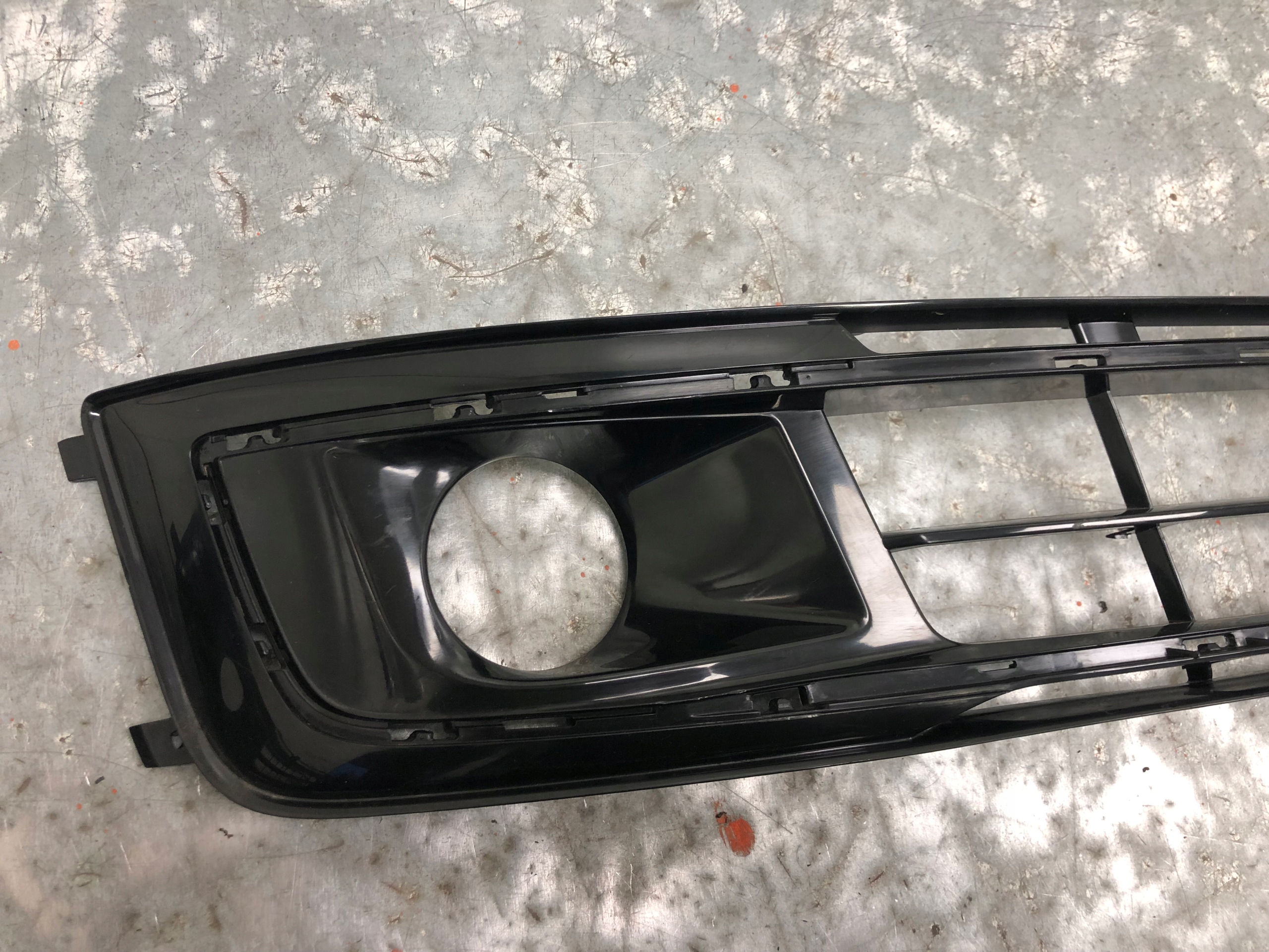grid fog lights right front AUDI A8 D4 LIFT 4H0807680P