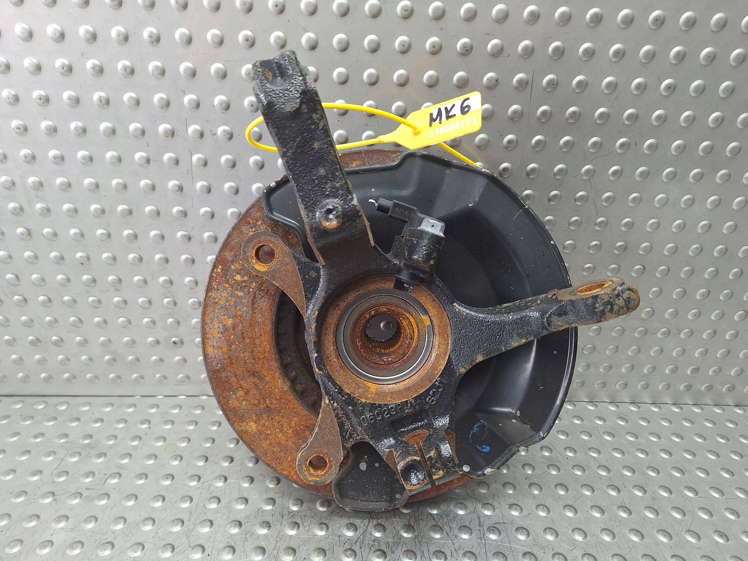 mozzo fusello destro SUZUKI SWIFT MK6 04- 1.3 e 62J1