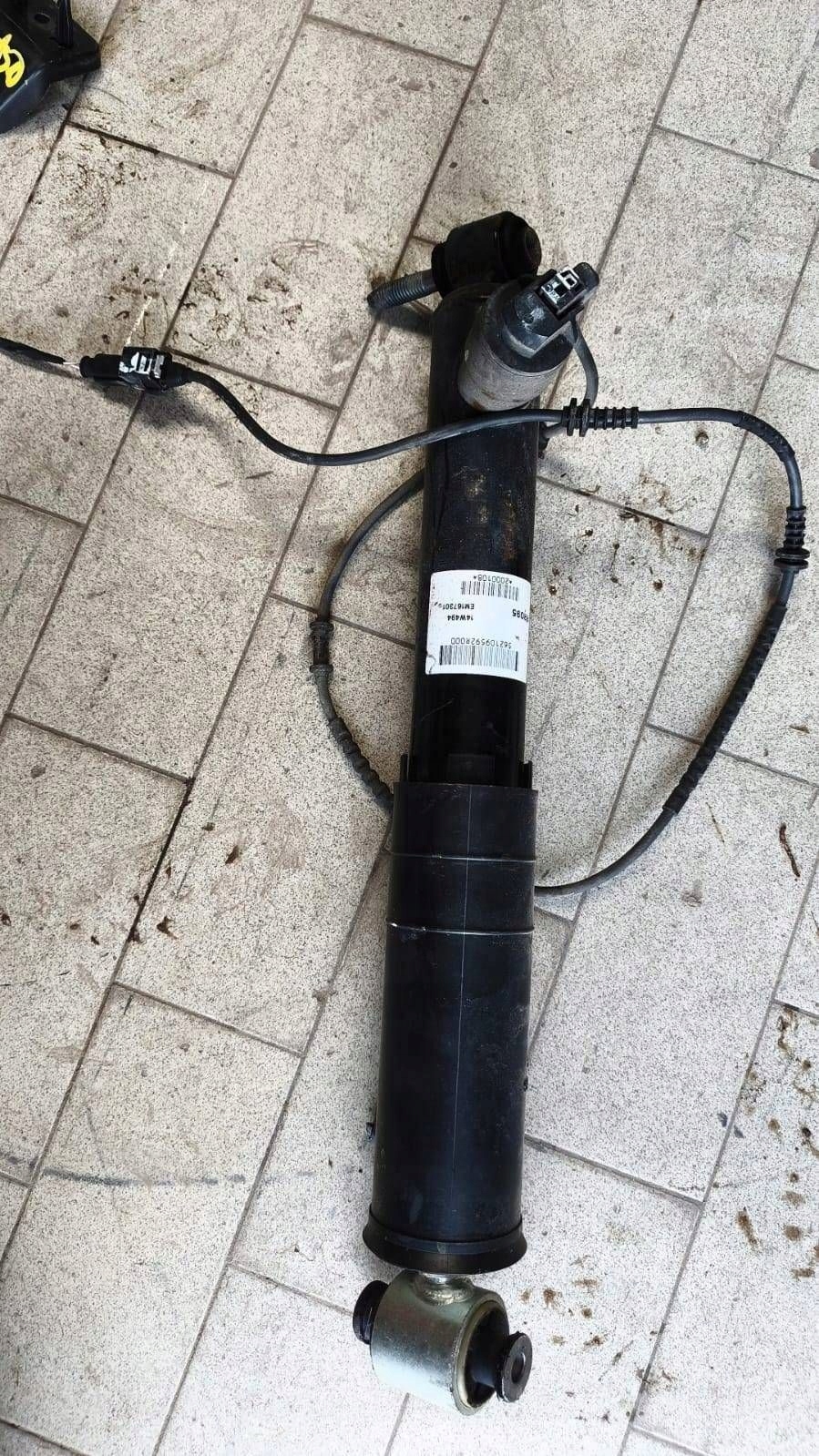 shock absorber rear rear part side right Renault Espace V (RFC) 562109592R