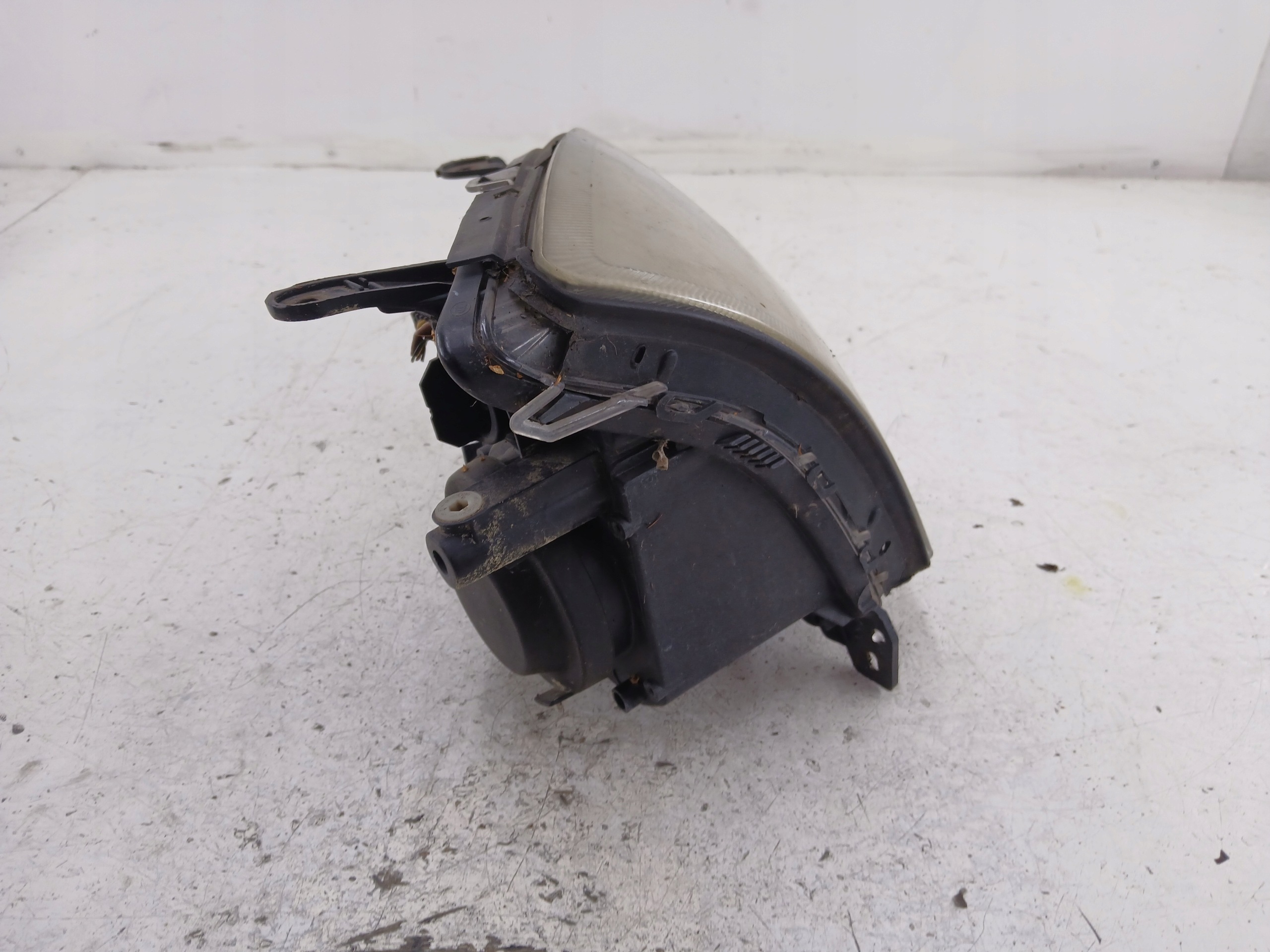 OPEL VECTRA C SIGNUM light right front CIEMNA