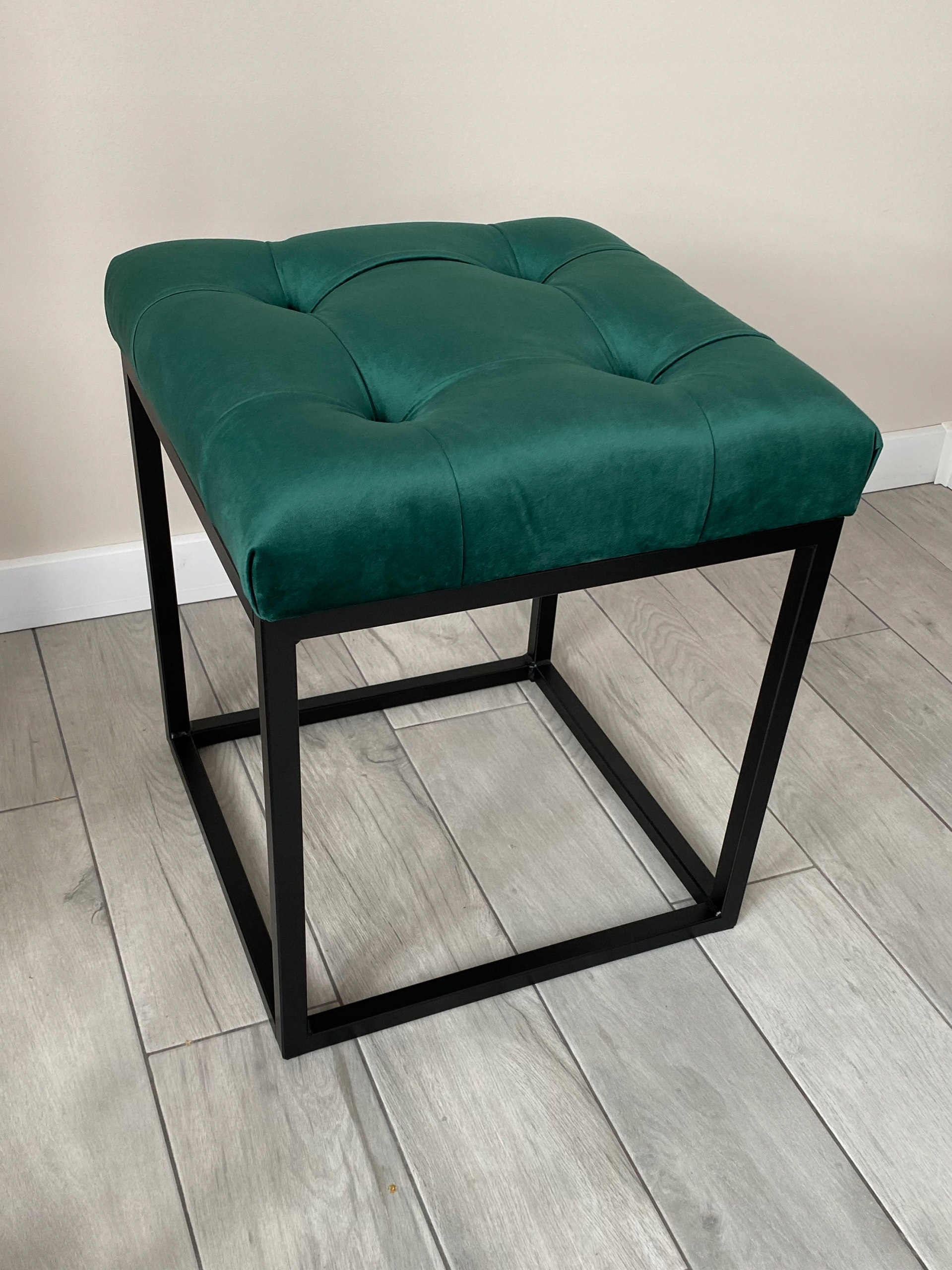 Pufa LOFT butelkowa zieleń tapicerowana podnóżek Marka inna