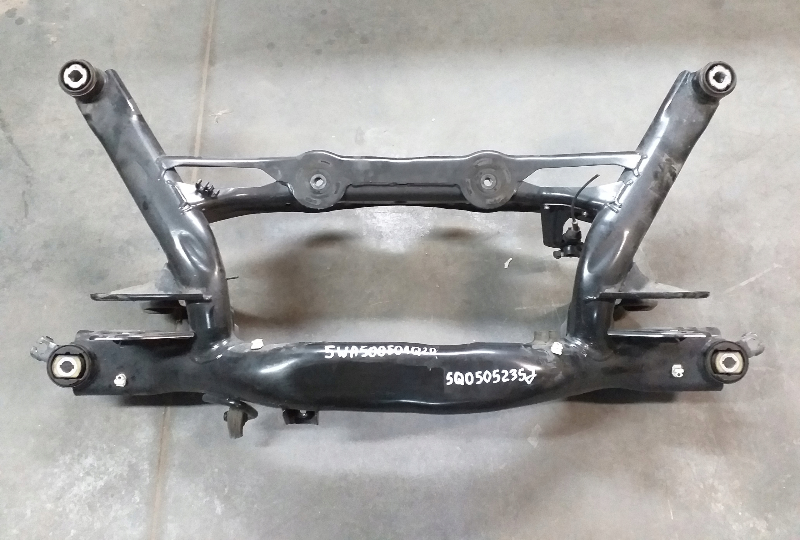 GOLF 8 VIII SANKI WÓZEK BELKA TYŁ