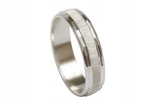 OBRĄCZKA SREBRNA PR.925 DIAMENTOWANA 4MM