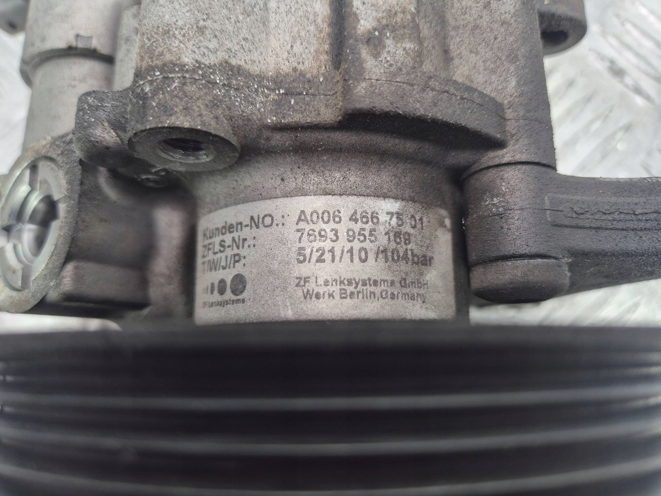 Mercedes E250 CGI W212 servo pump M271 A0064667501