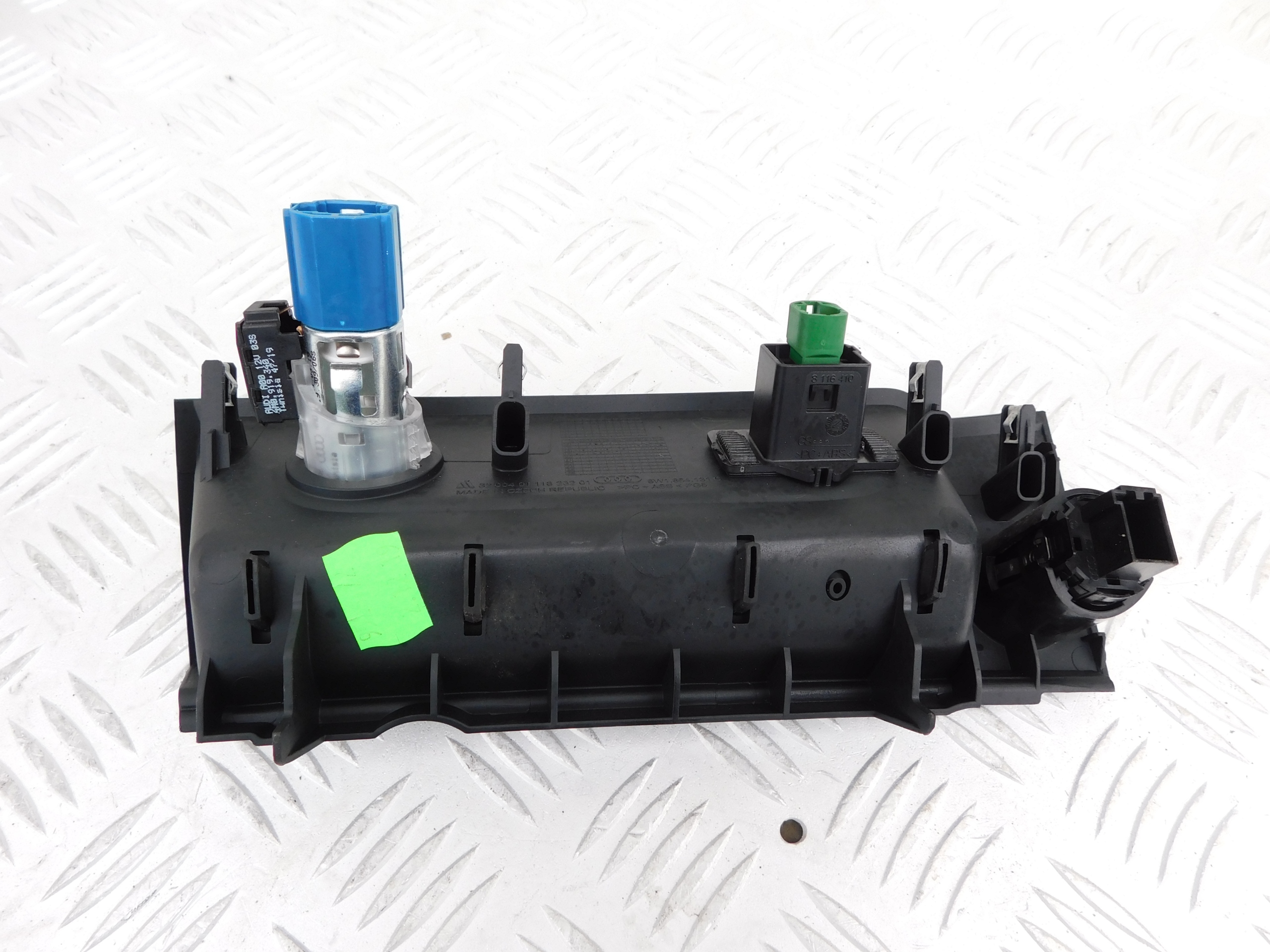Audi A5 A4 S5 8W plato switch start stop ladowarka OEM original