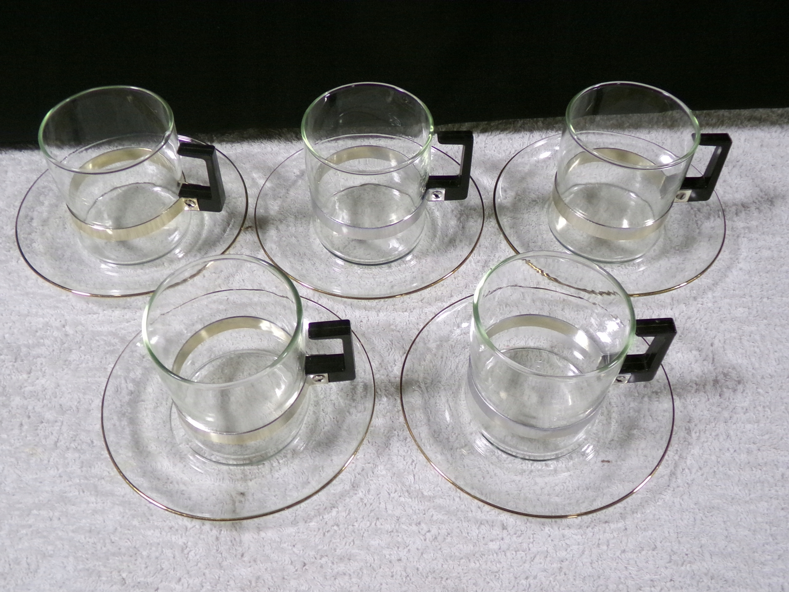 ZESTAW 5 SZKLANEK ZE SZKŁA Z PODSTAWKAMI
