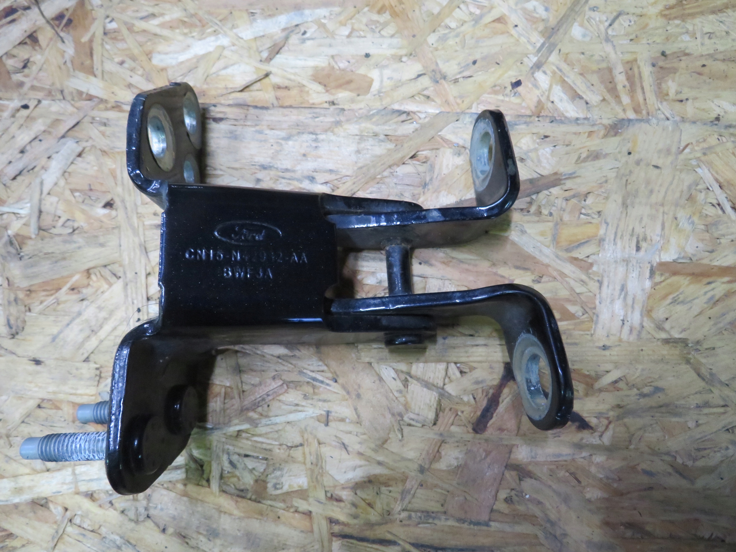 ПЕТЛИ ЗАДНЕЙ ДВЕРИ FORD ECOSPORT