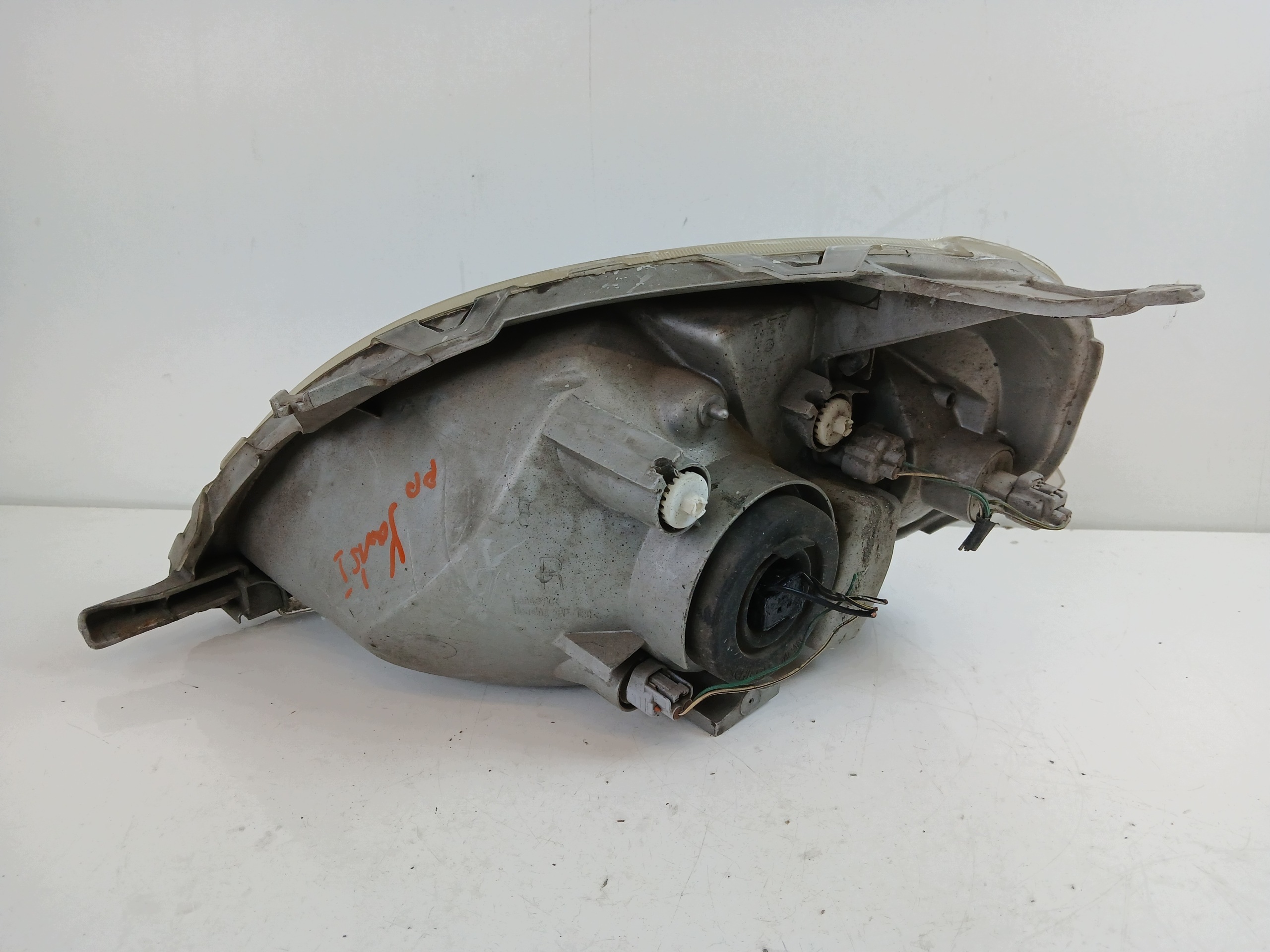 TOYOTA YARIS and light right front