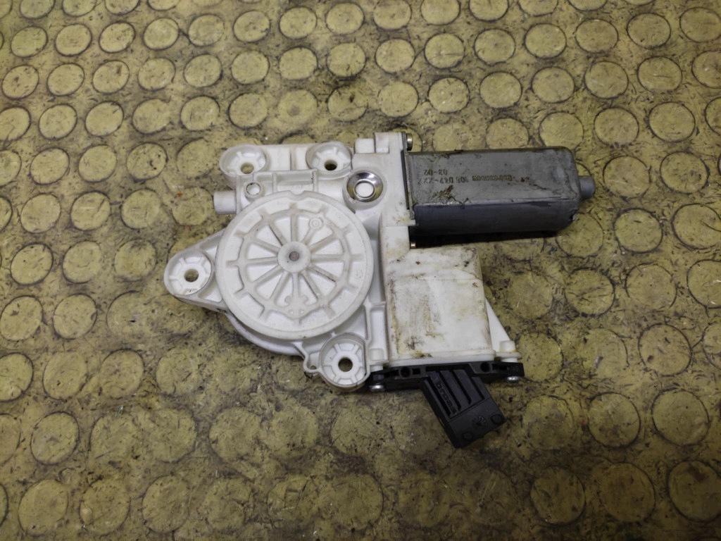 OPEL VECTRA C motorek okna levý předek 9178987