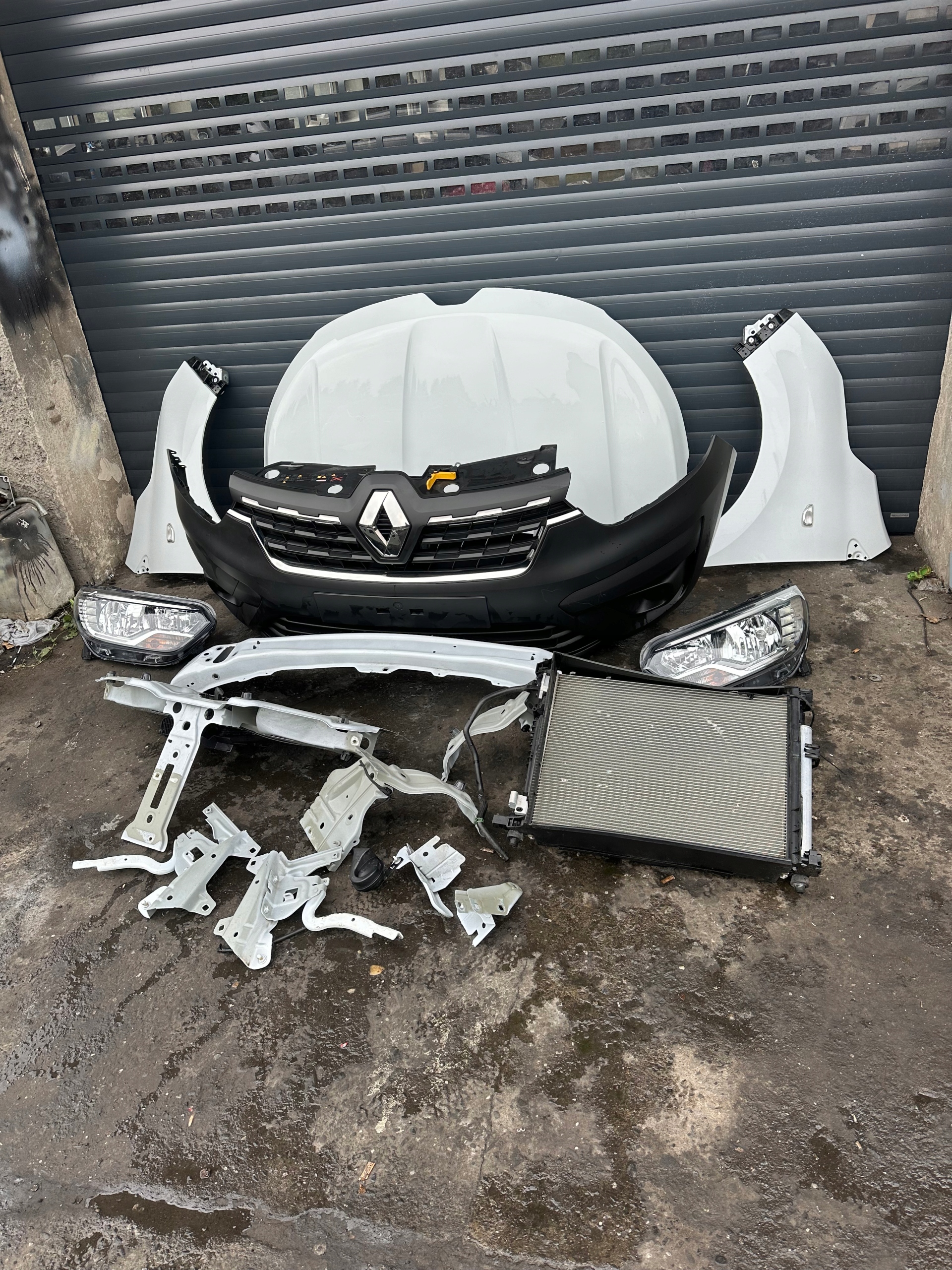 KOMPLETNY PRZÓD RENAULT EXPRESS II ZDERZAK MASKA LAMPY CHLODNICE 0V369