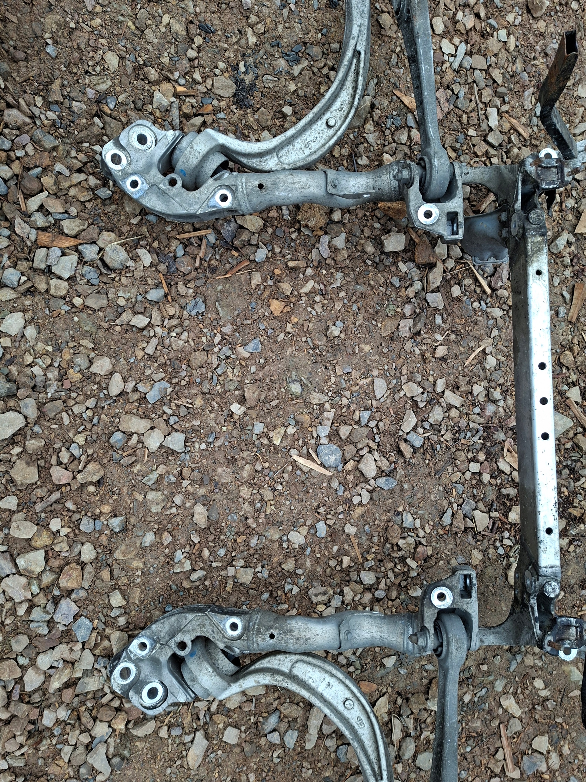 Essieu Bras Pont essieu AUDI A4 B8 A5 8T0399315J