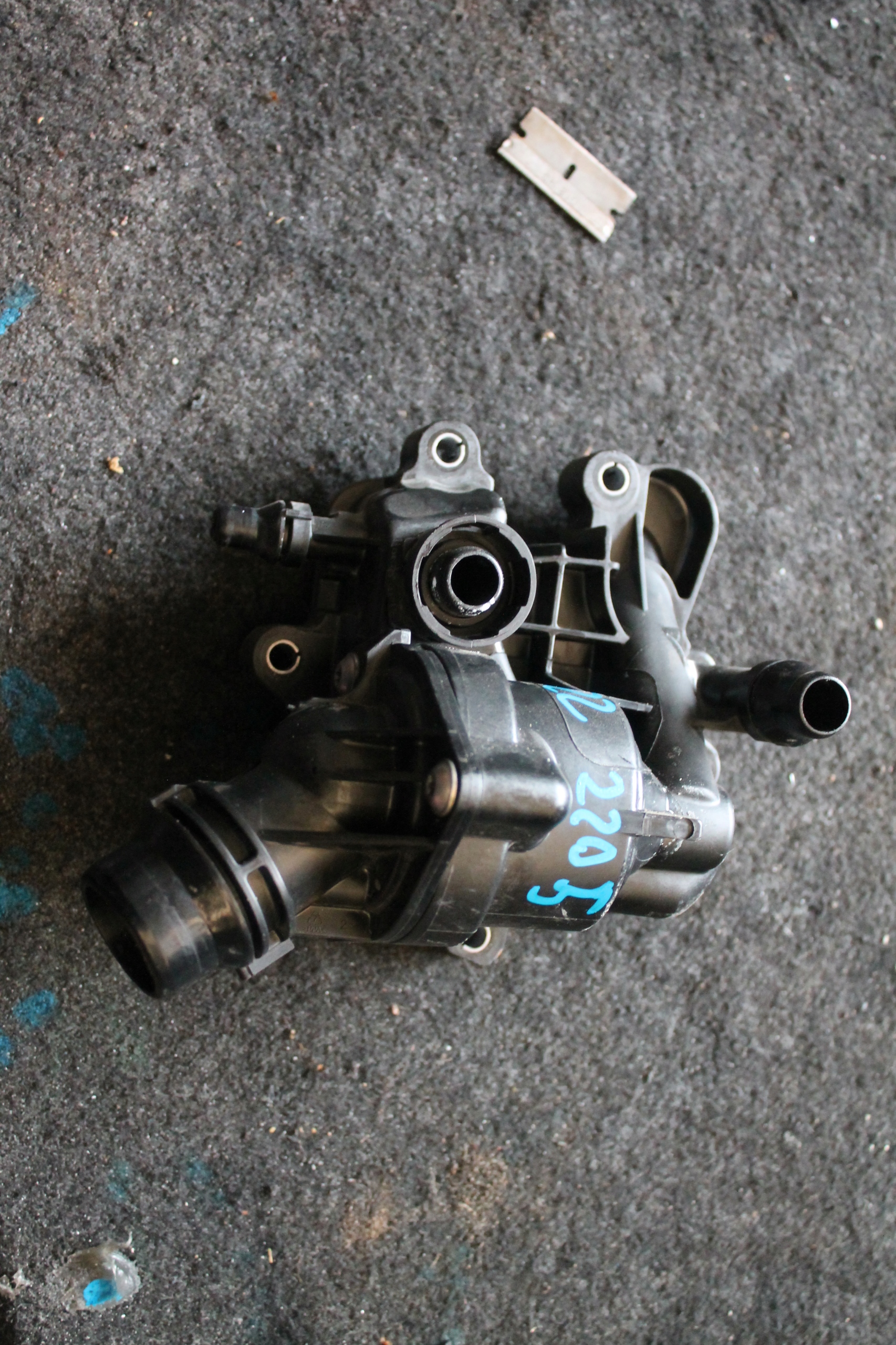 2205. csomag TERMOSTATU BMW 8581627