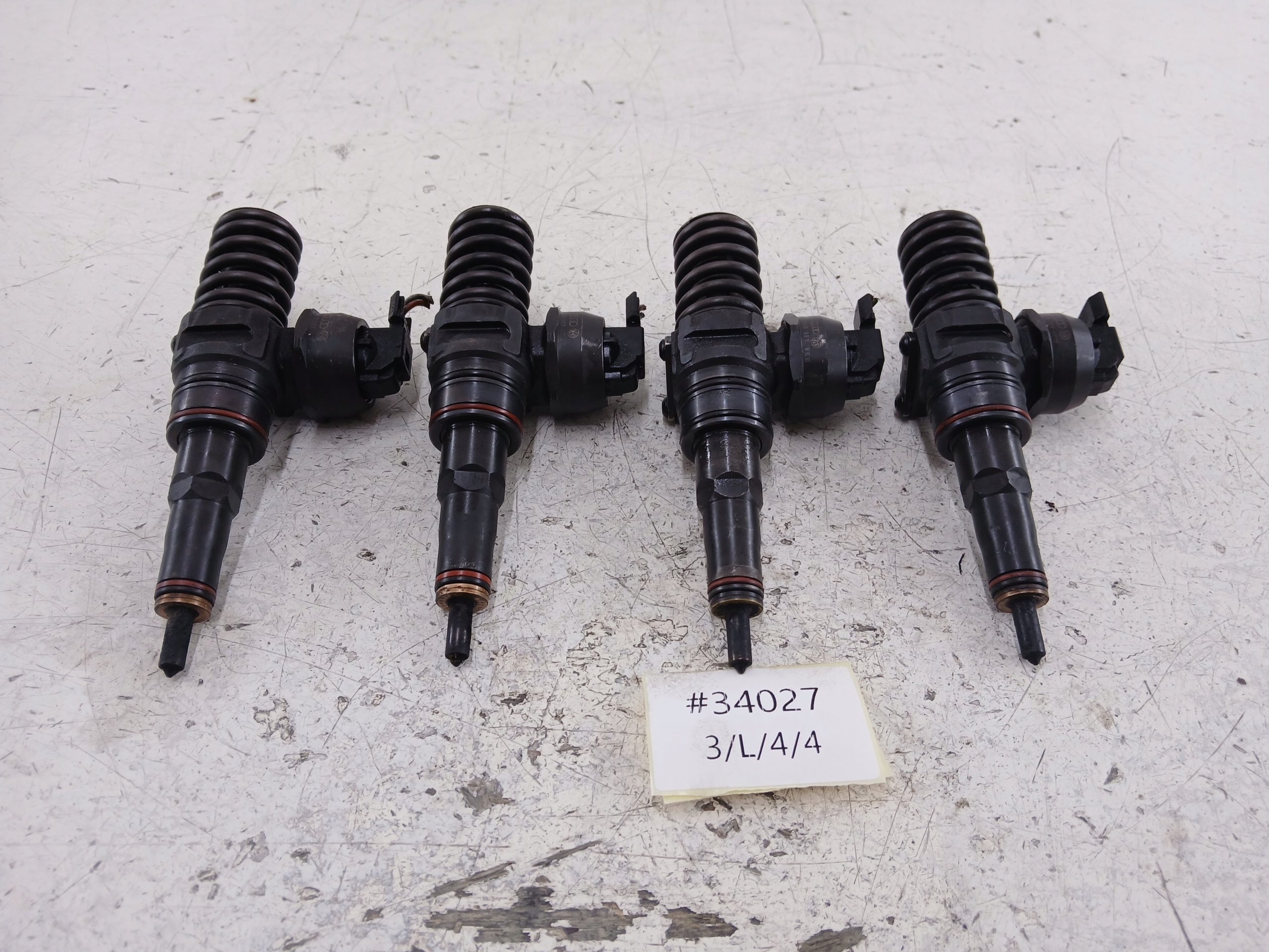 AUDI A4 B6 VW PASSAT B5 FL 1.9 TDI Pumpedüse Einspritzdüse 038130073AR