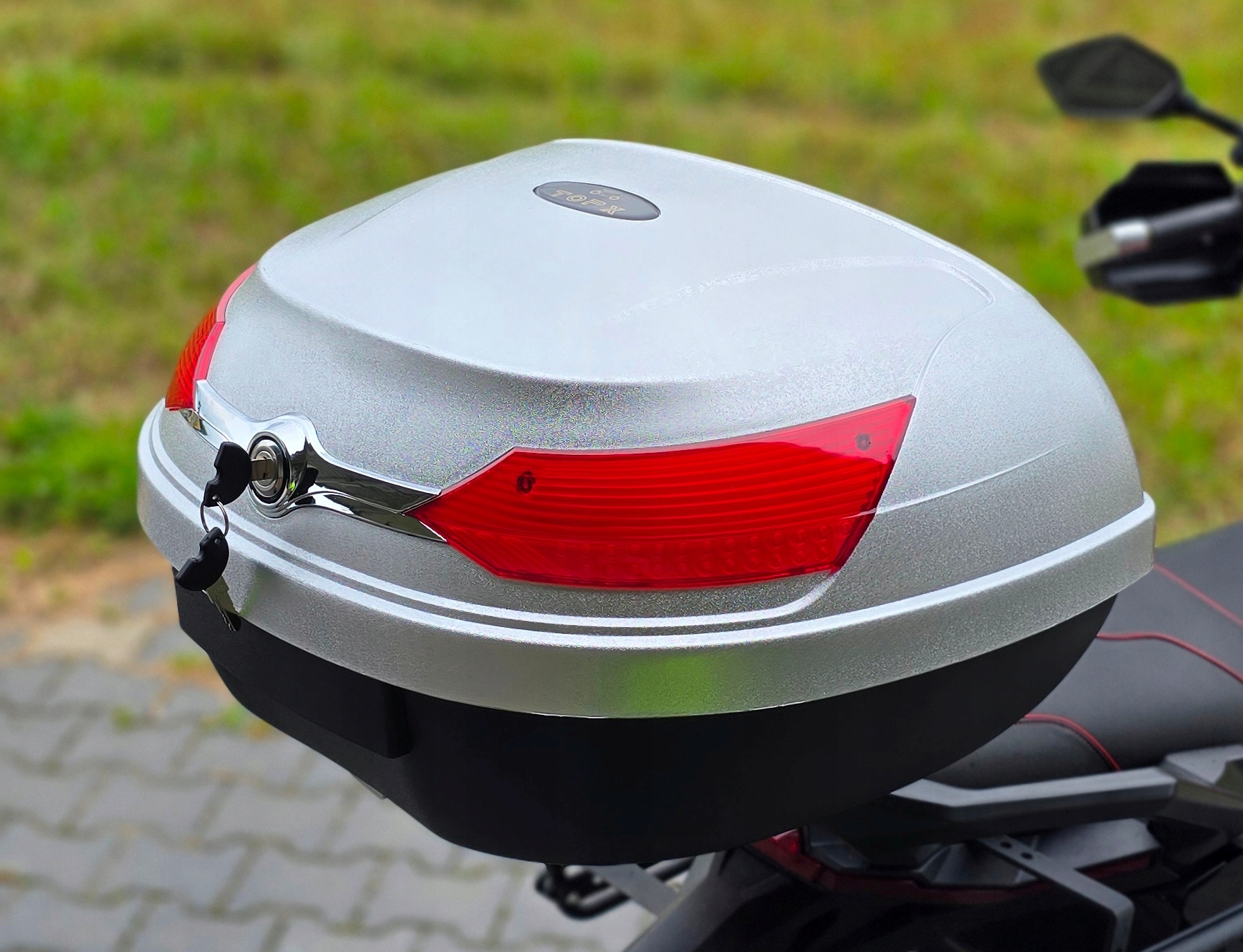 Centrální Motocyklový Kufr TopX 51L Lyon 2xKASK Suzuki DL Sv Gs Gsf Bandit