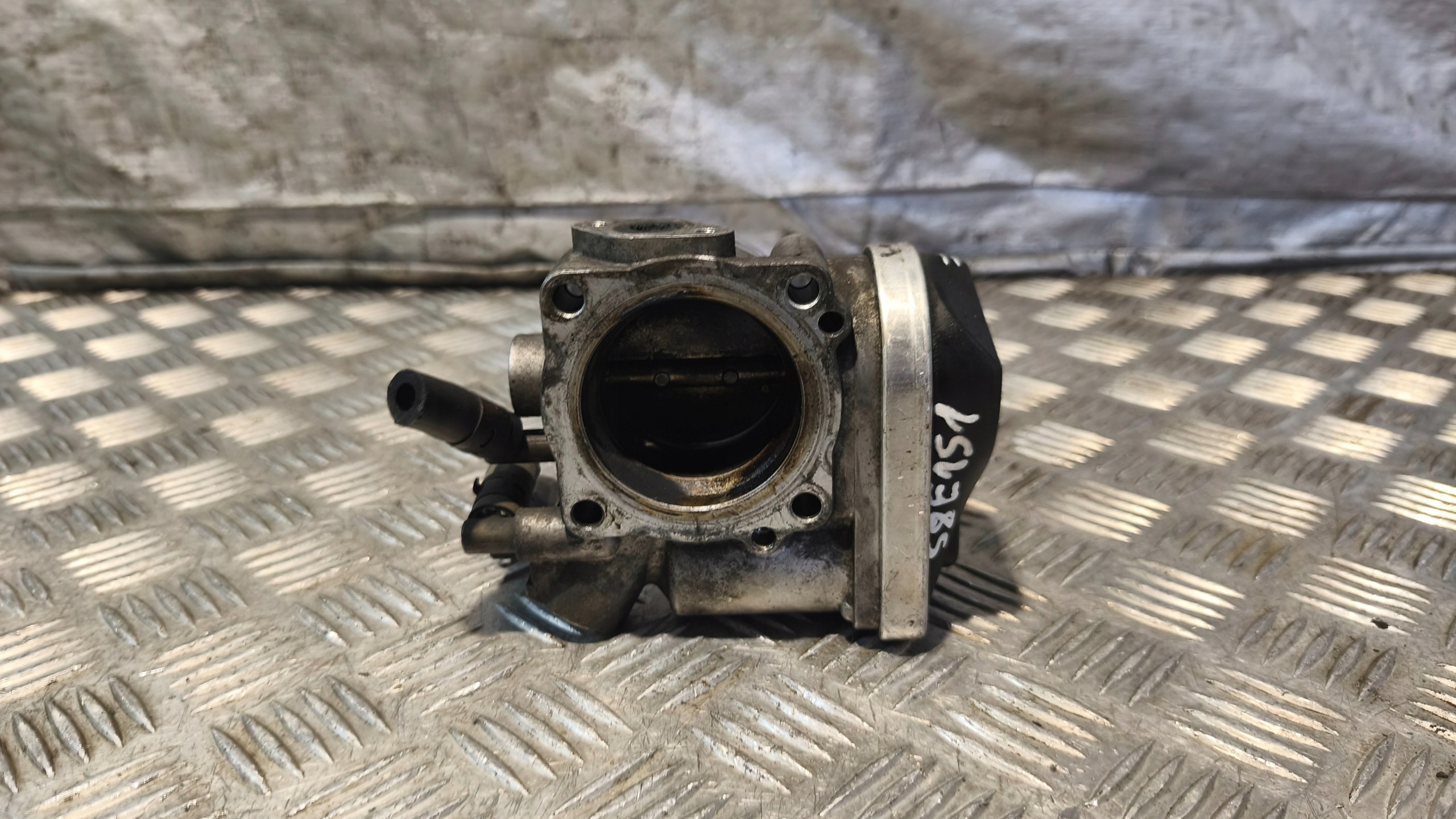 Valvola a farfalla VW TOURAN 1.6B 2004r 06A133062AB
