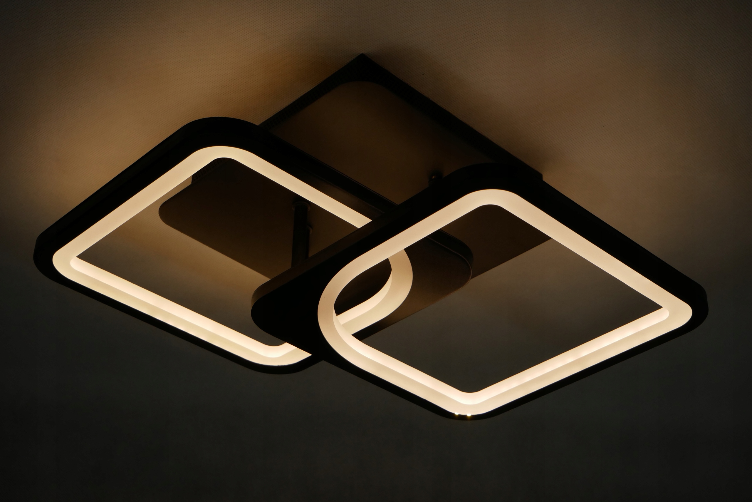 LAMPA LED RING LAMPA SUFITOWA PLAFON LED + PILOT Kształt kwadratowy