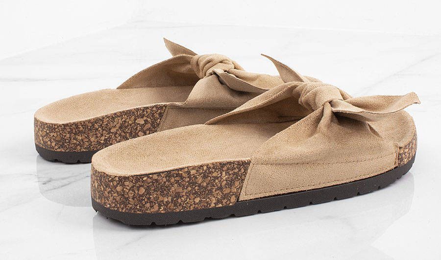 4904 CAMEL KHAKI ZAMSZOWE KLAPKI Z KOKARDĄ 36 Płeć kobieta