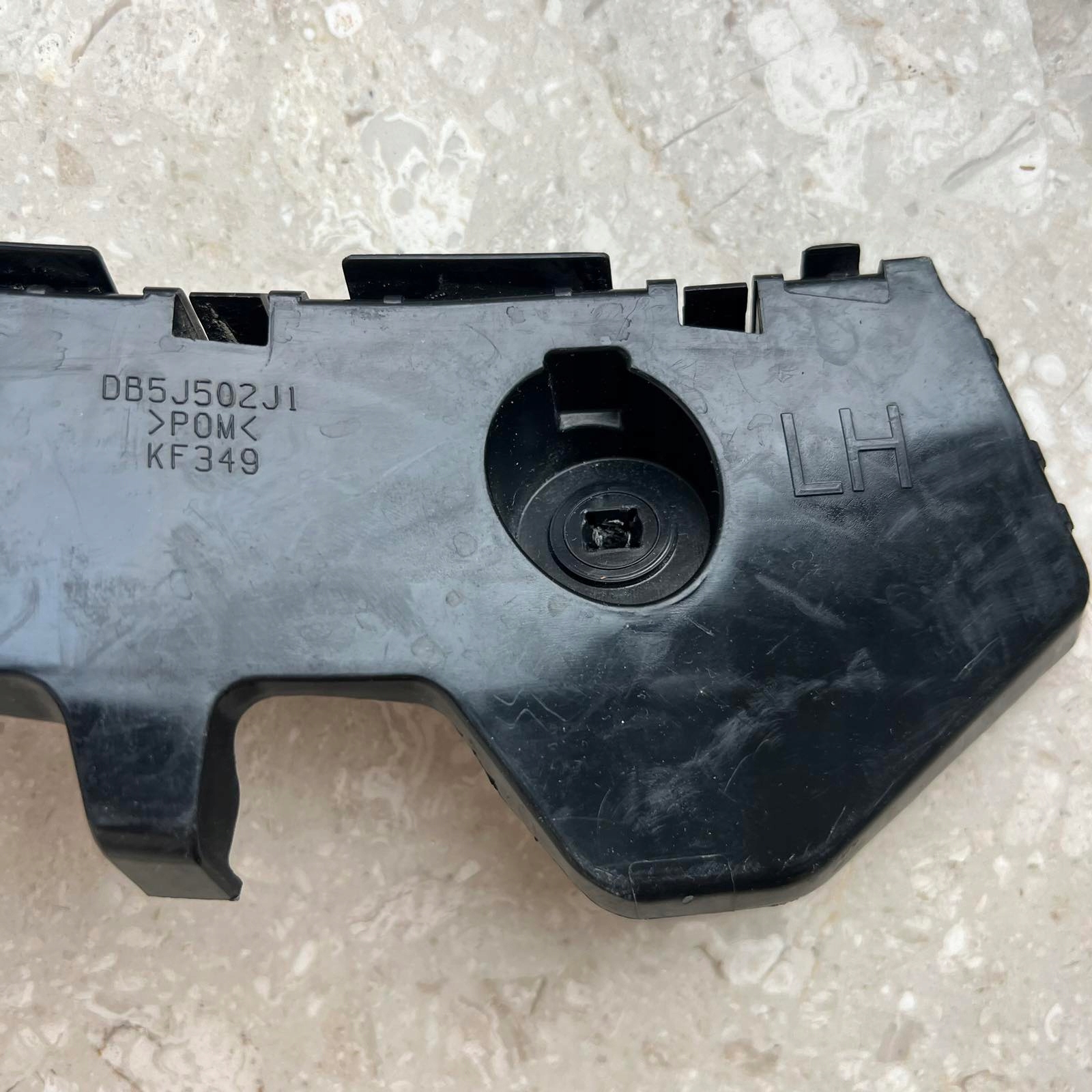 MAZDA 2 DJ Support Support plaque Pare choc Gauche Arrière DB5J502J1