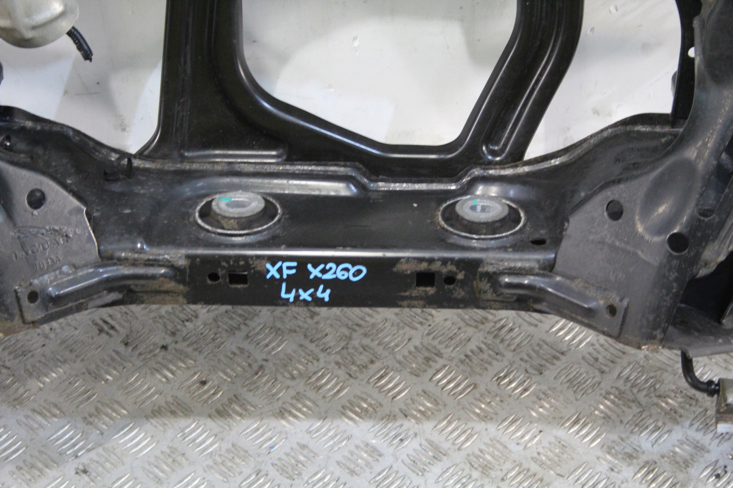 axle beam subframe axle beam rear part 4X4 JAGUAR XF II X260