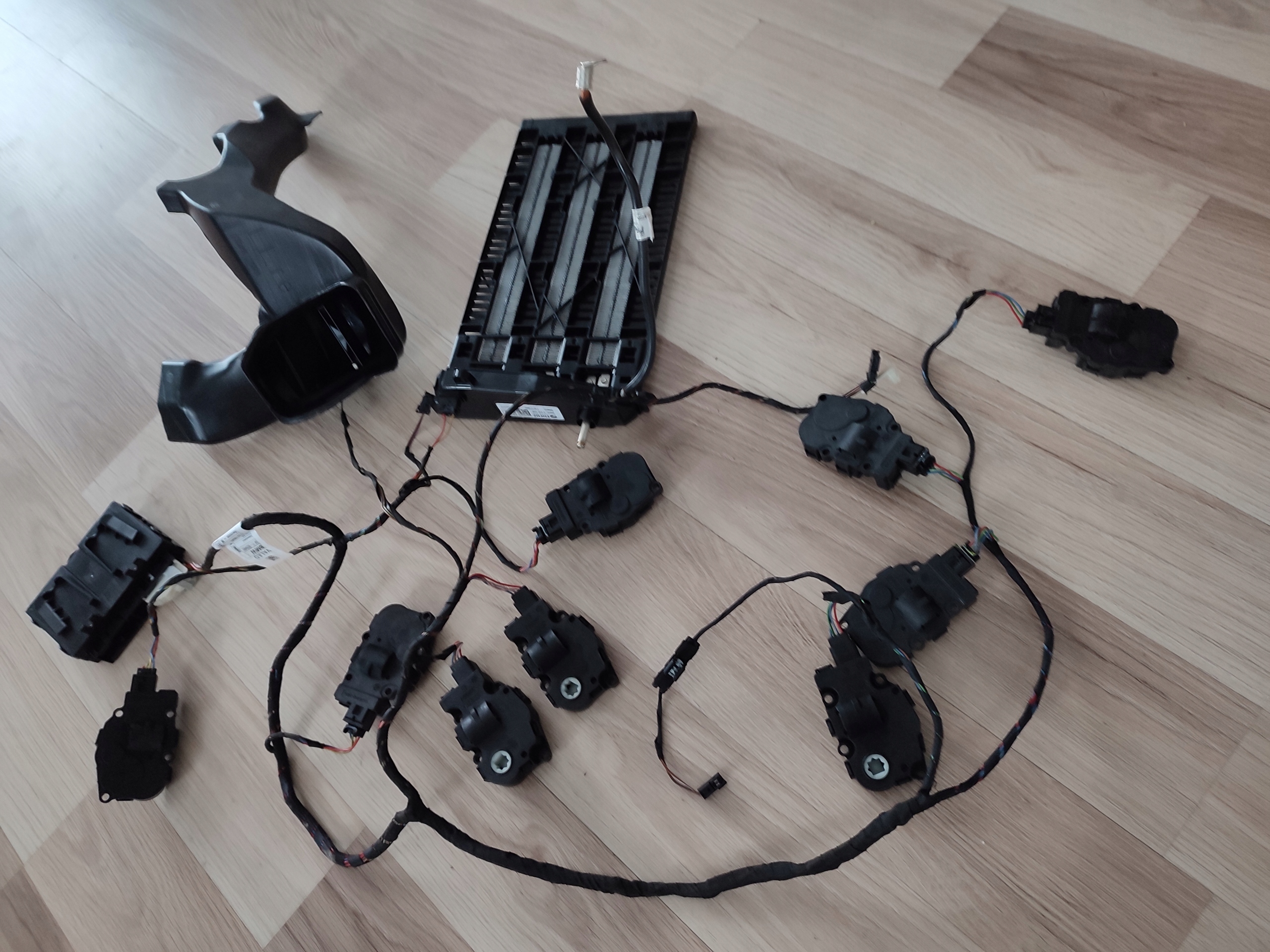 410475520. T946104 - Модуль нагревателя двигателя жгут проводов BMW F20 F30 F36