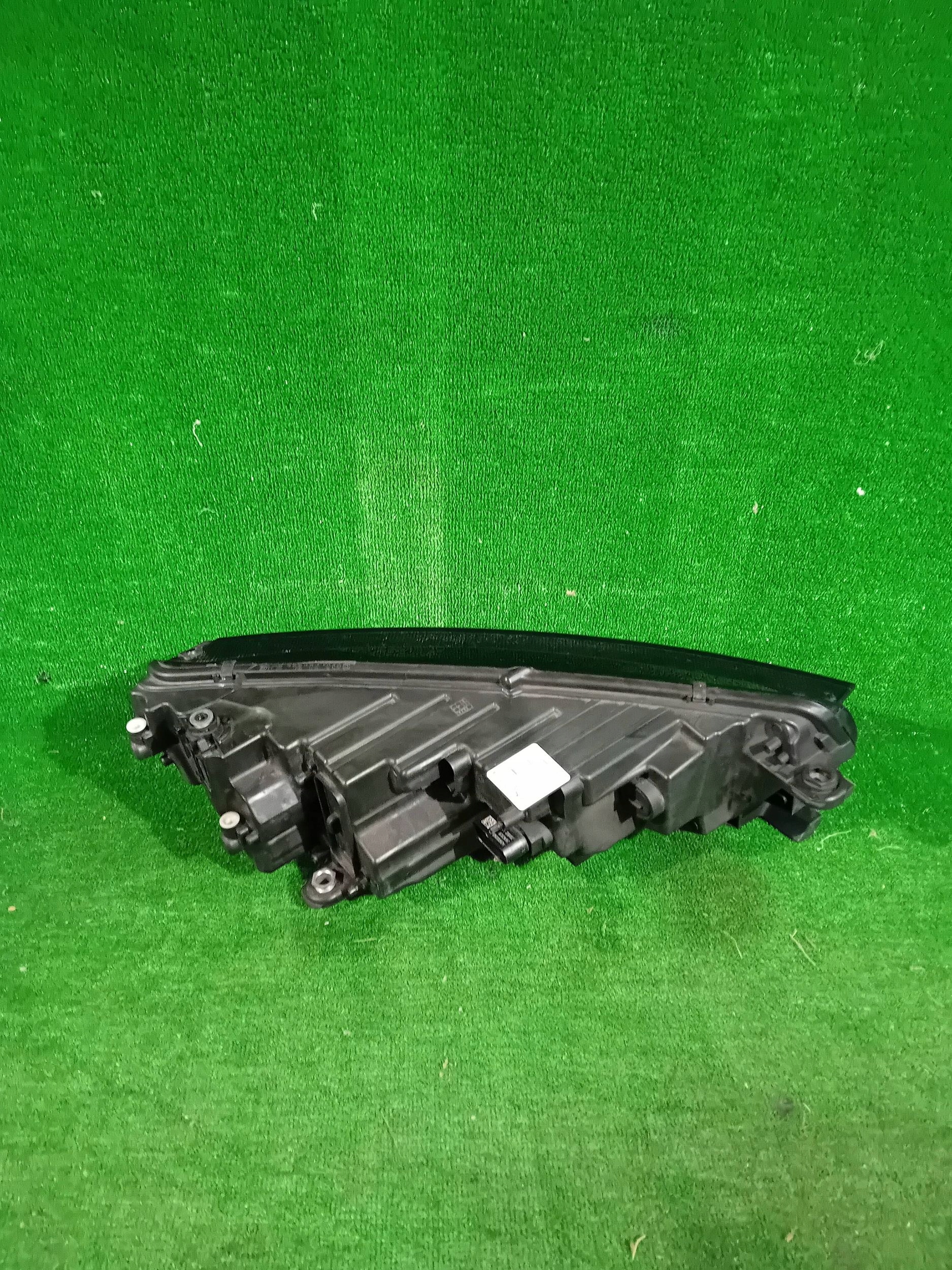 REFLEKTOR levý předek SKODA OCTAVIA IV FULL LED 19- NR.805