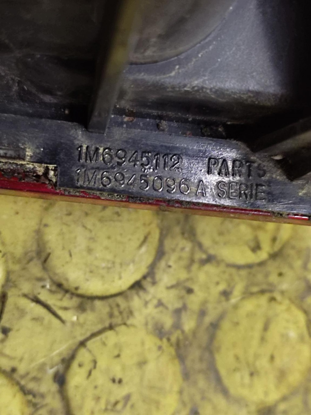 SEAT LEON and light right rear part 1M6945096