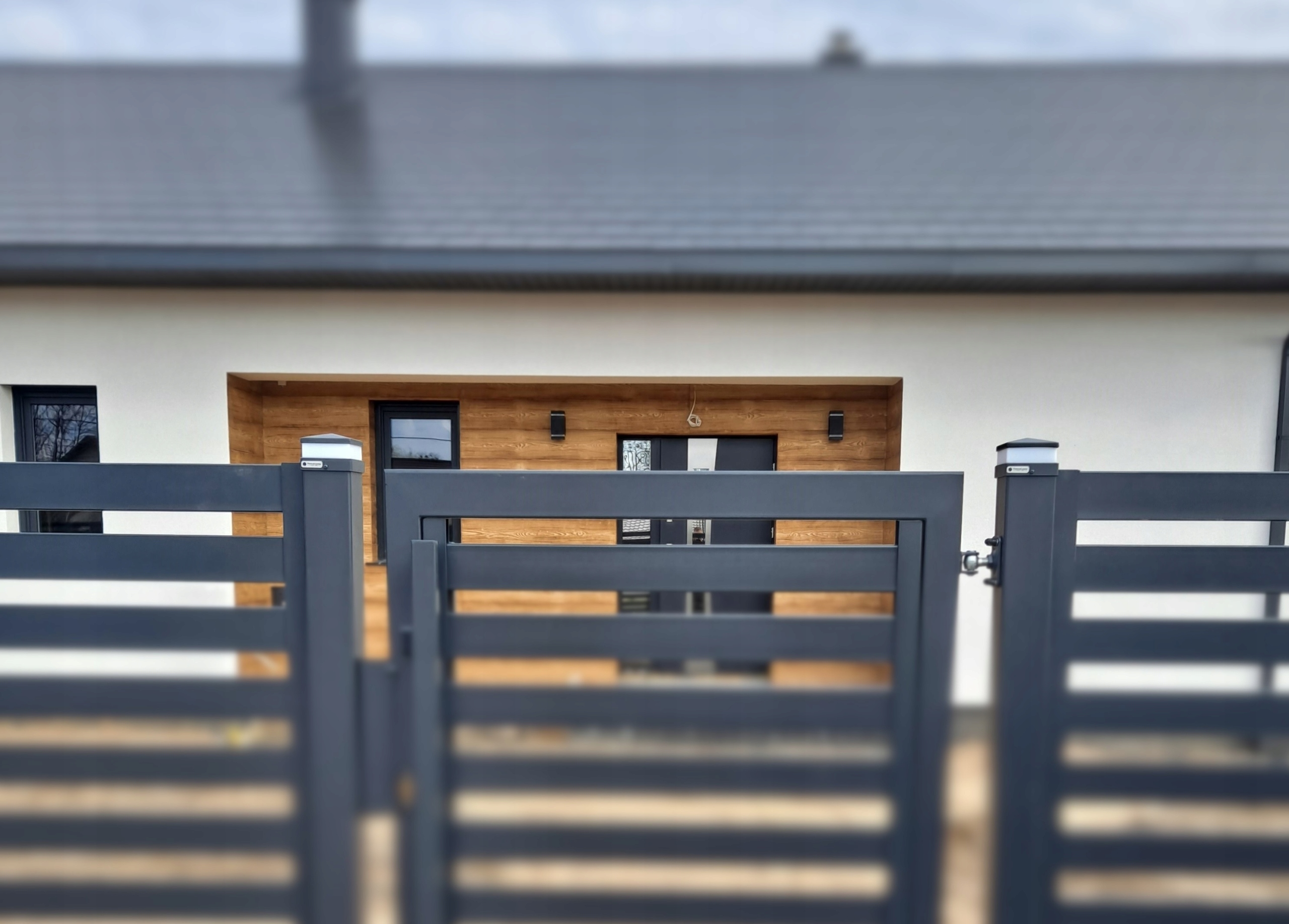 LAMPA LED NA SŁUP OGRODZENIA 100mm RAL 7016 +BIAŁY Rodzaj gwintu E27