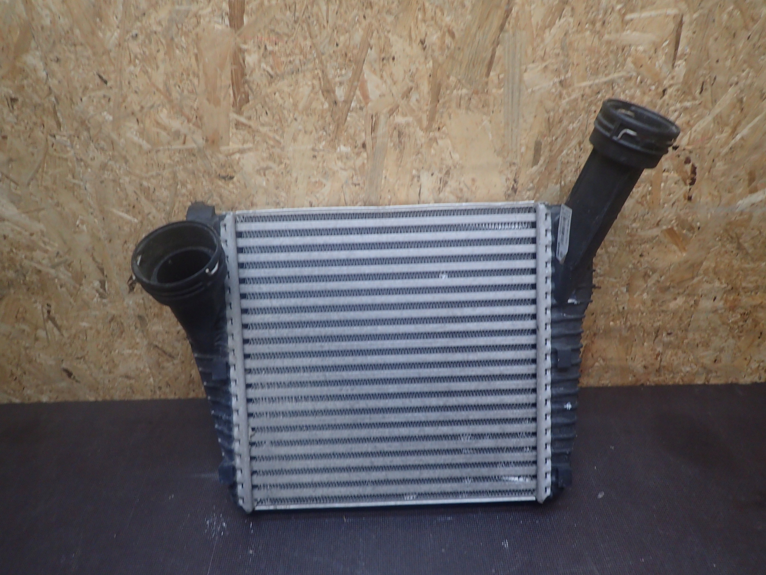 ИНТЕРКУЛЕР VW TOUAREGp0145804a