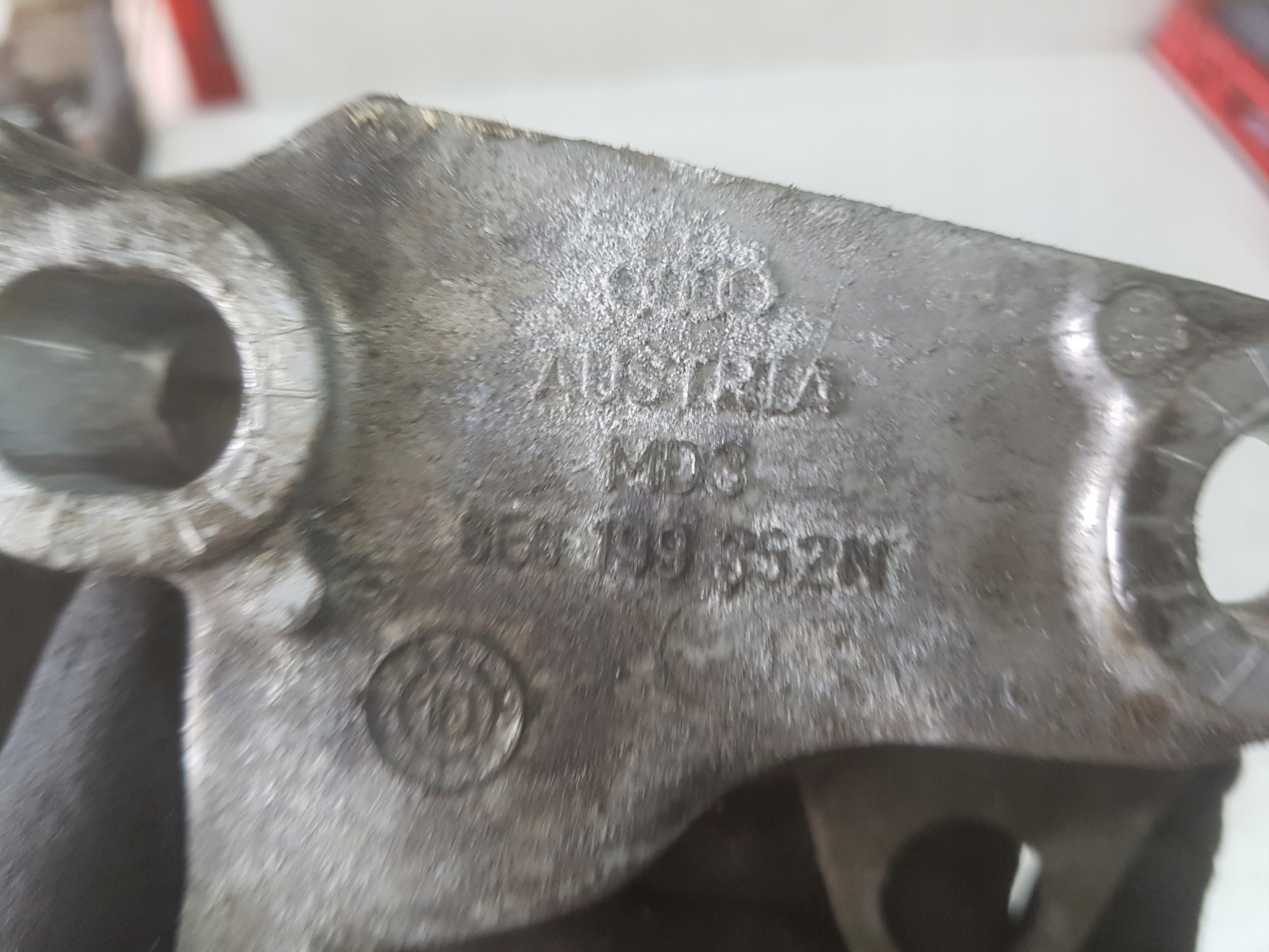 SEAT EXEO 09-13r 2.0 TDI ŁAPA WSPORNIK SILNIKA Producent części Seat