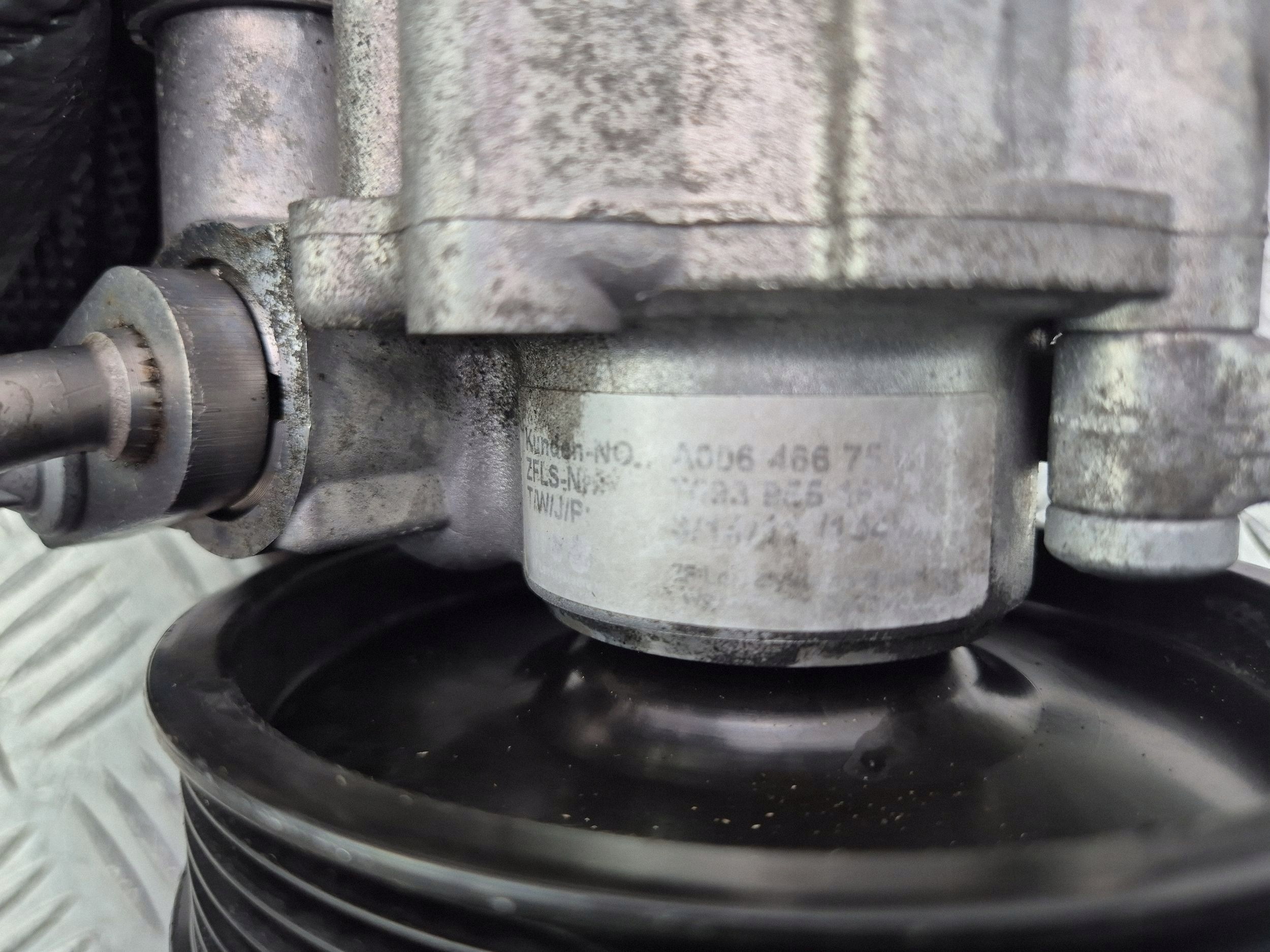 Mercedes E250 CGI W212 271860 servo pump A0064667501