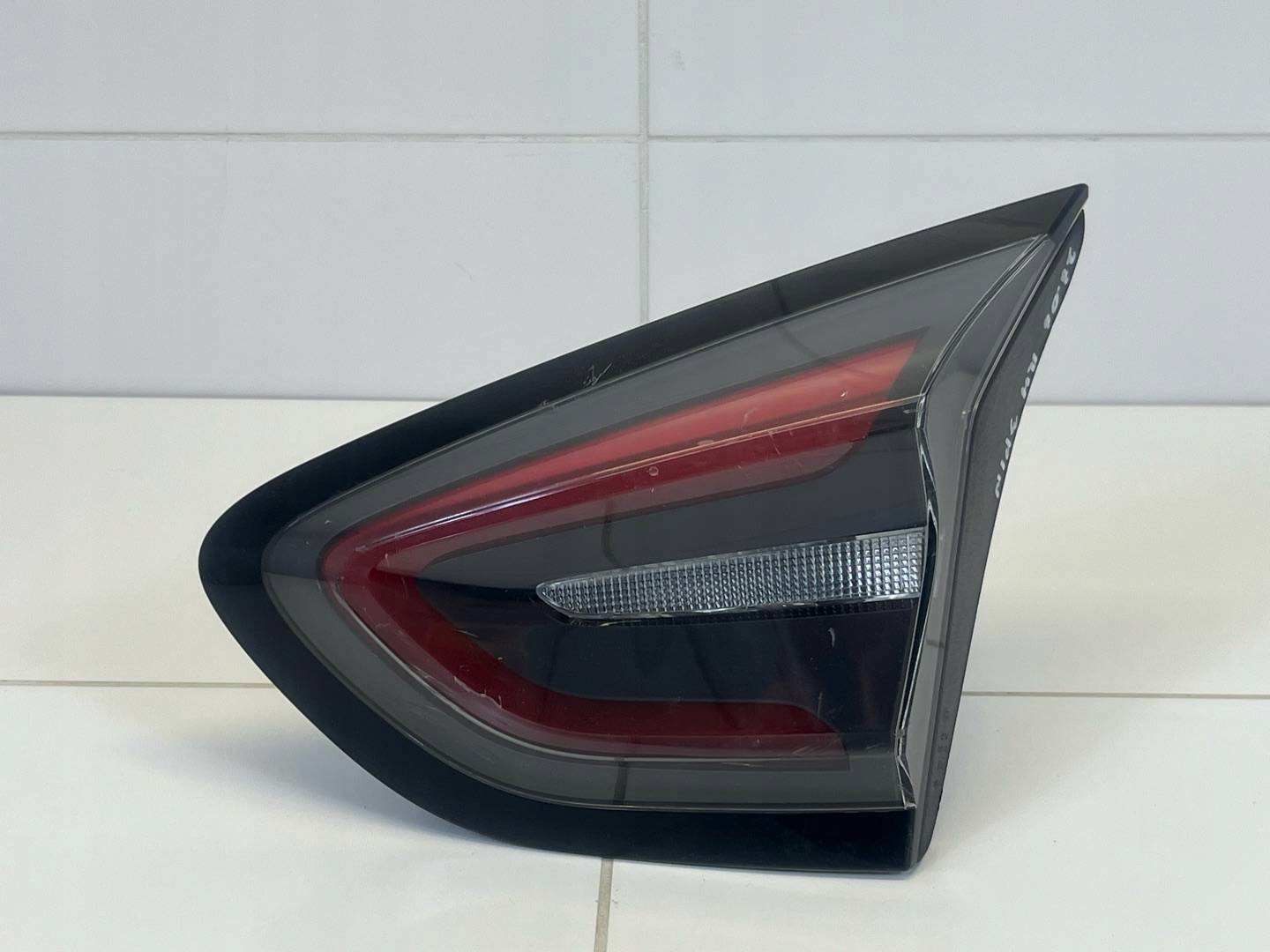 light rear to the bonnet right side Ford Puma 2 2021 L1TB13A602AAD