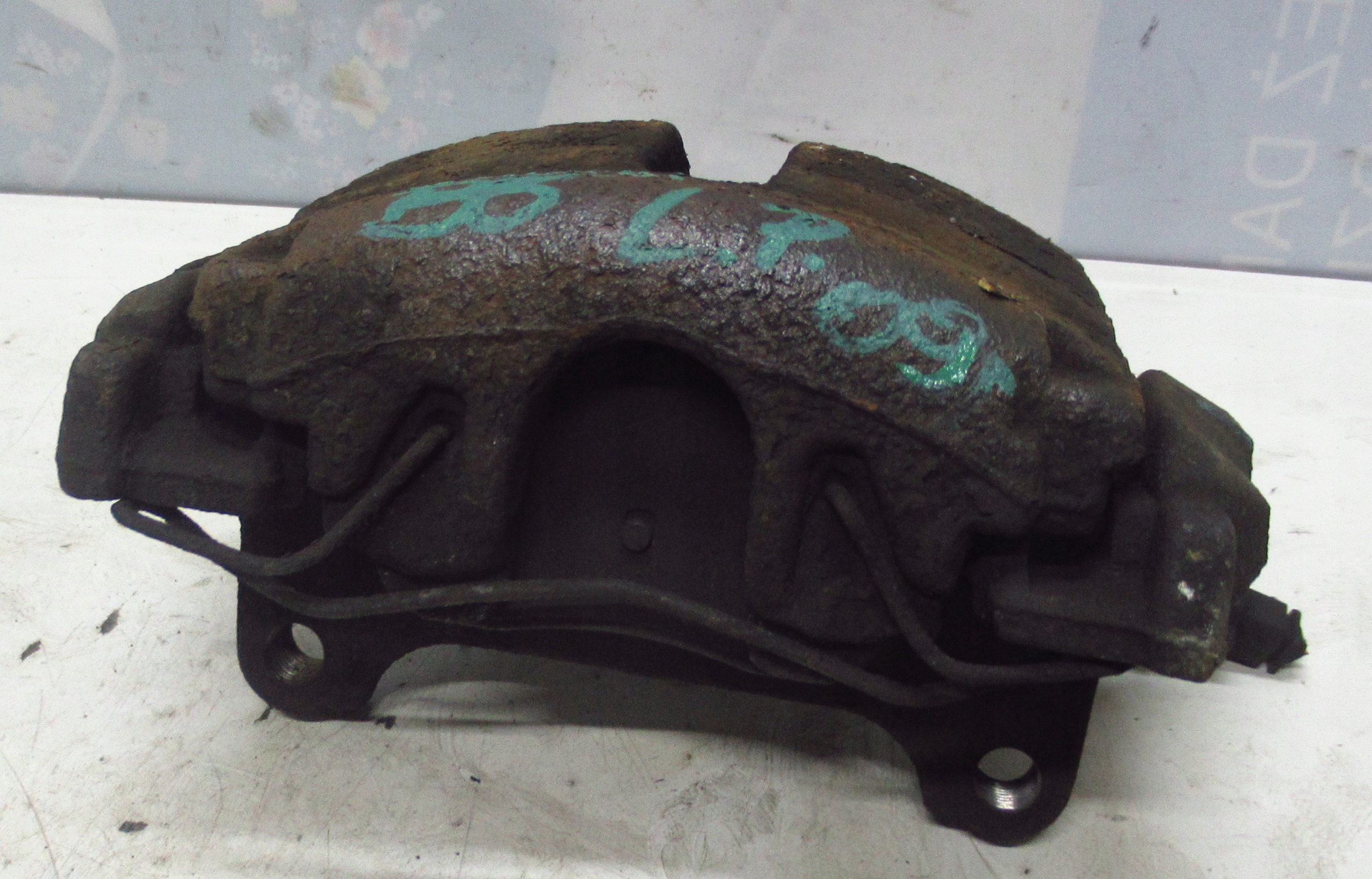 VW PASSAT B6 2.0 caliper left front