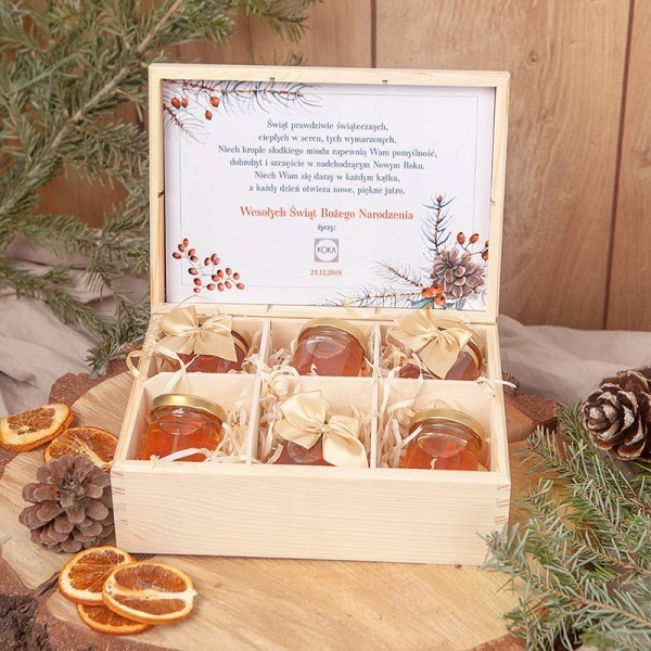 KOSZ świąteczny firmowy w skrzyni Miodowy Z LOGO Marka Sklepykoka