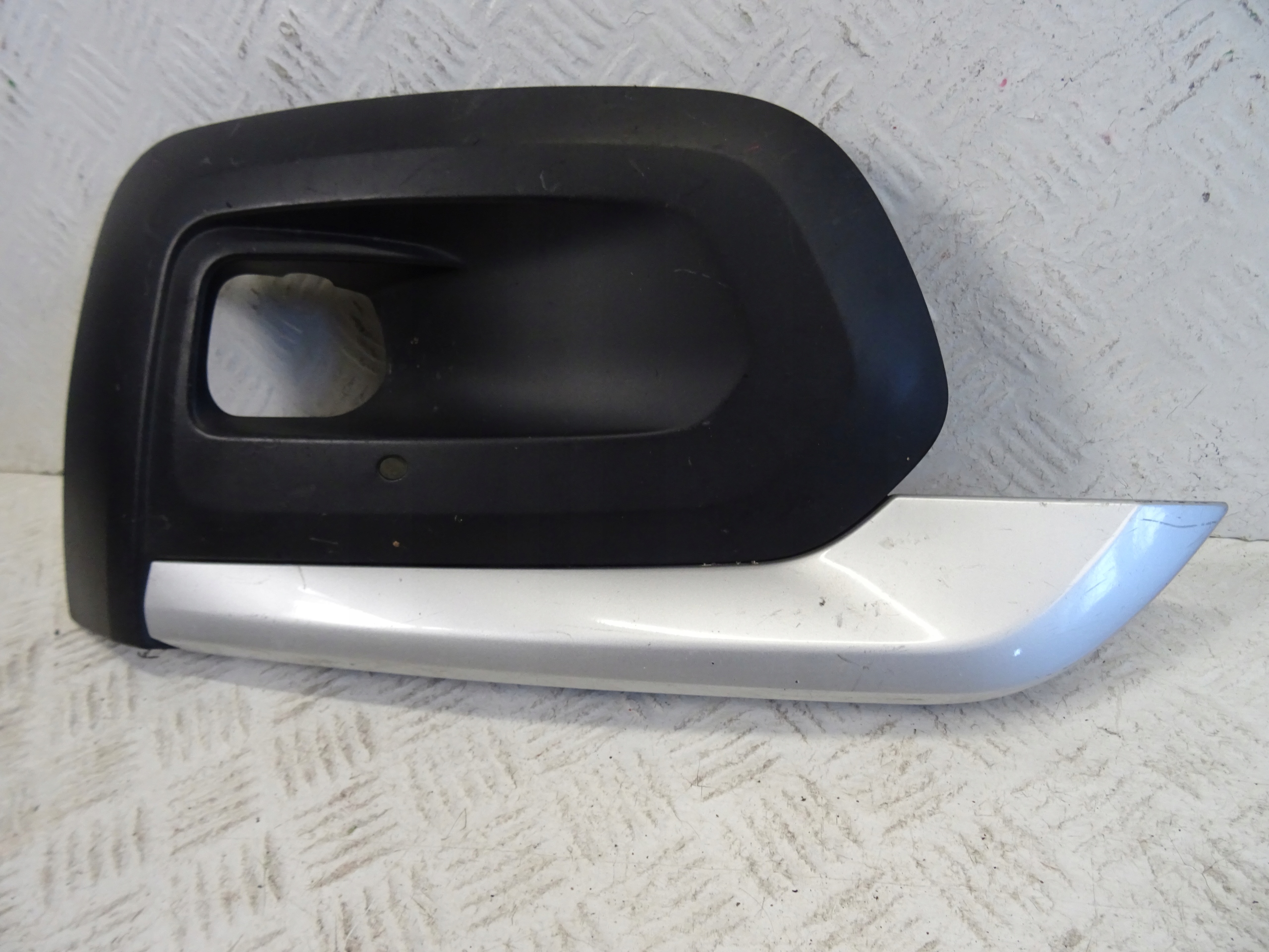 grid of a bumper front front right PEUGEOT RIFTER 9816764780