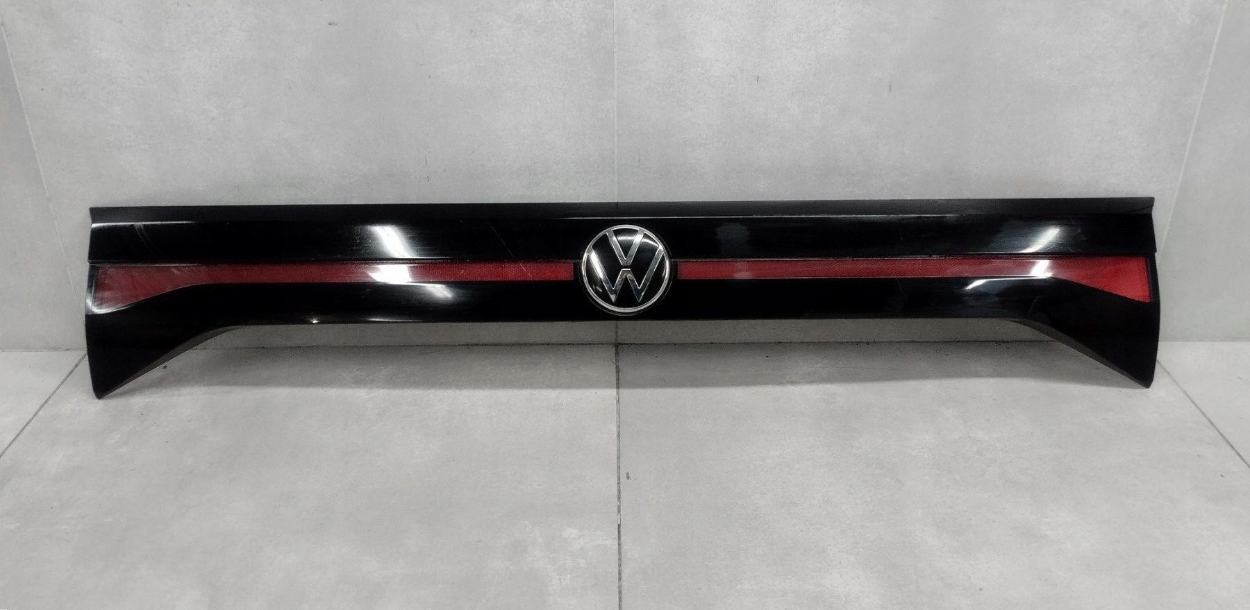BLENDA TYLNA LAMPA KLAPY VW T-CROSS 2GM 2GM827577