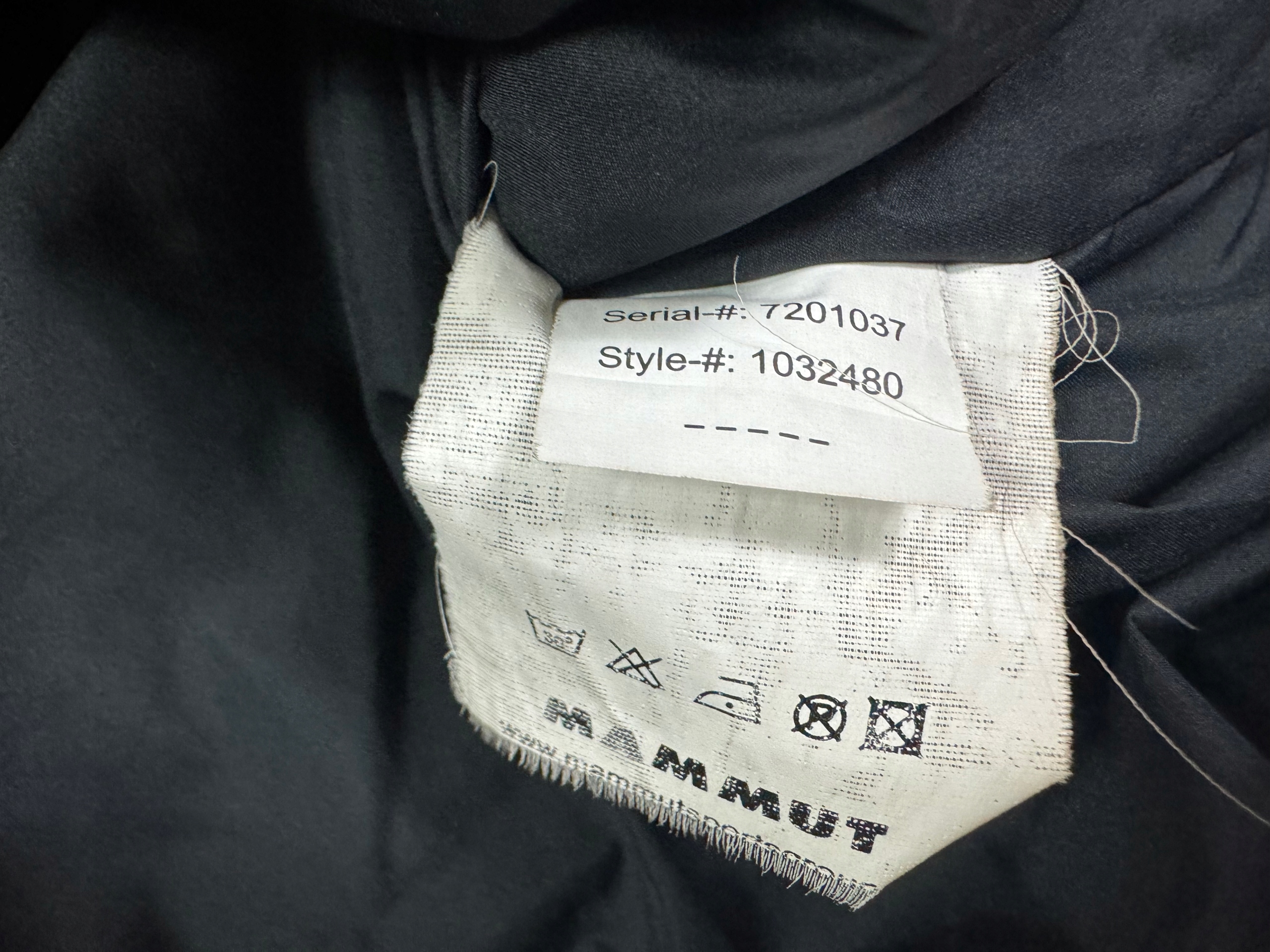 MAMMUT KURTKA PODPINKA ZIPINSYSTEM DAMSKA ROZMIAR M Kolor czarny