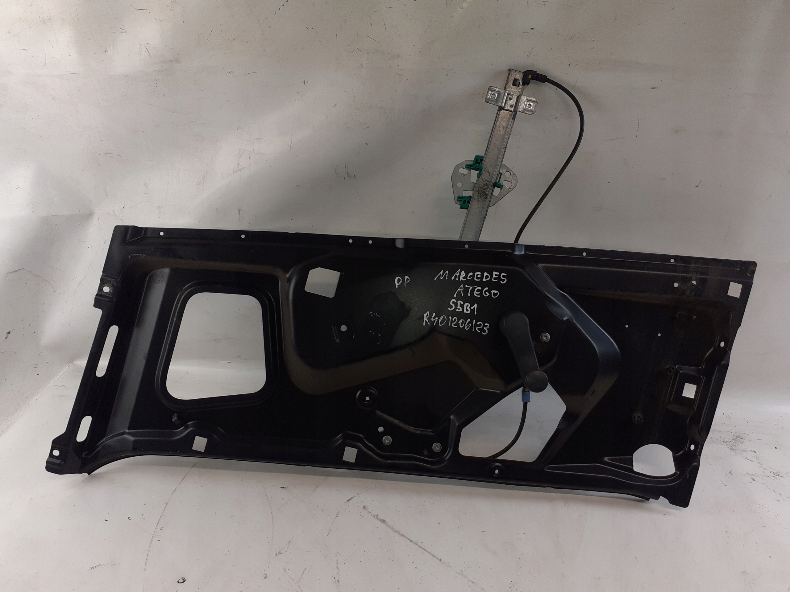 window regulator right front MERCEDES ATEGO and