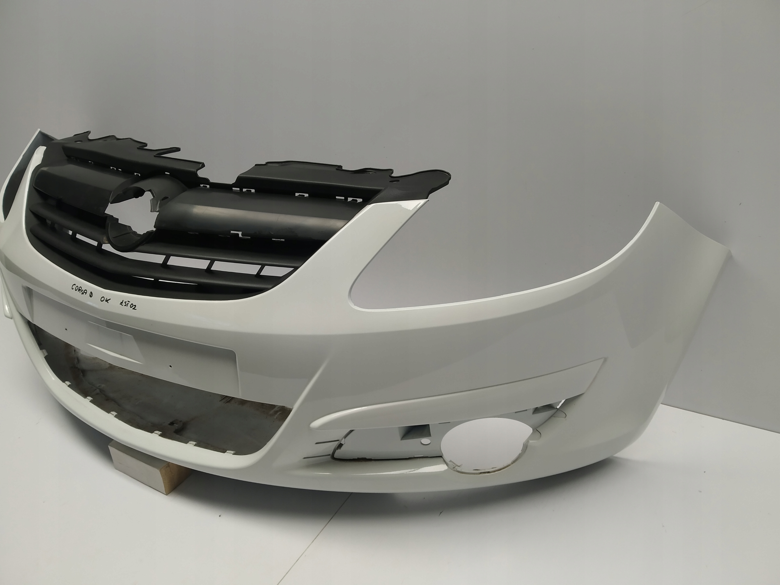 2006 - 2011r Opel Corsa D bumper front original Bialy before lift
