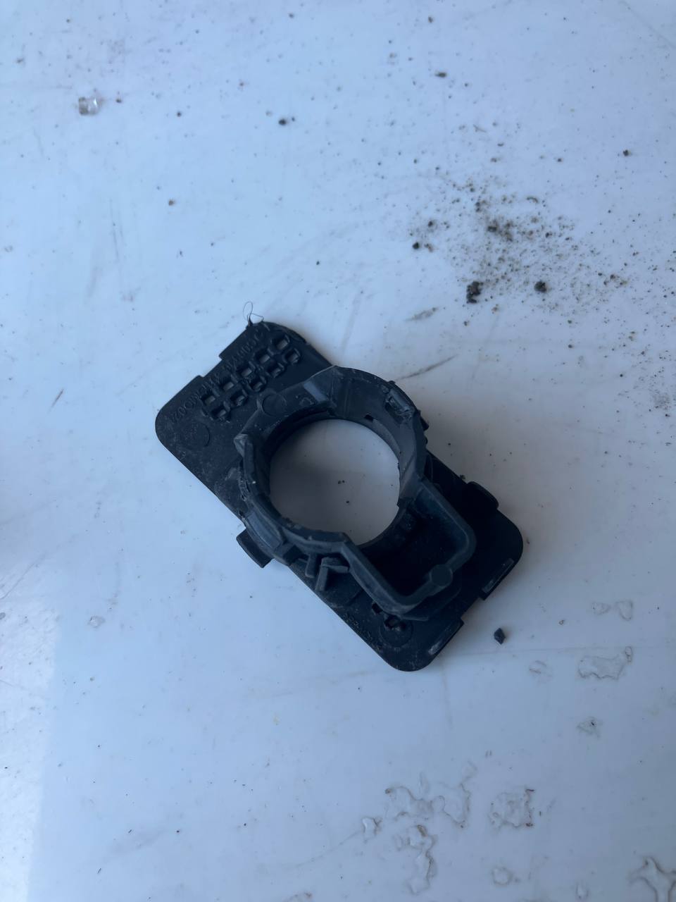 KOSZYK bracket holder of the sensor PDC PEUGEOT 308 T9 front right