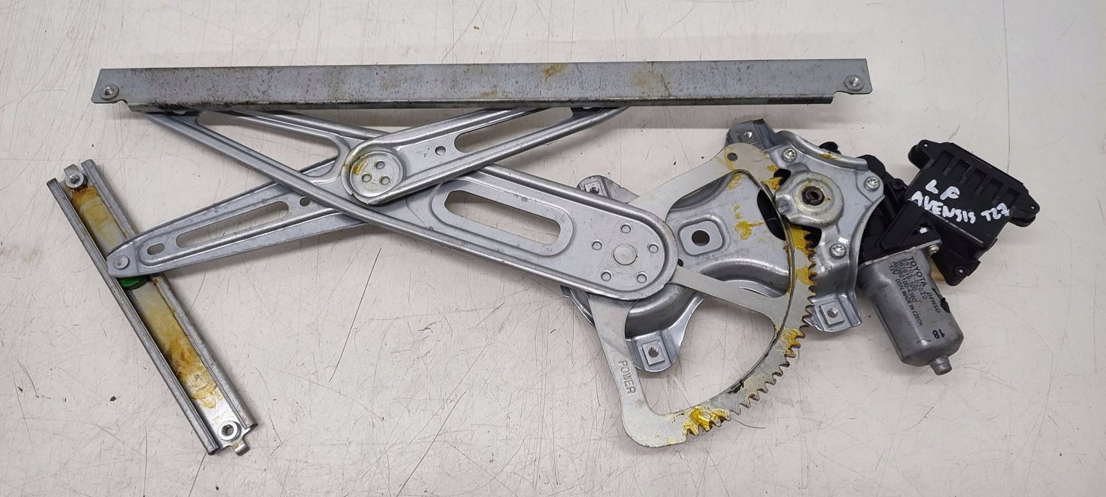 window regulator left front mechanism Toyota Avensis T27