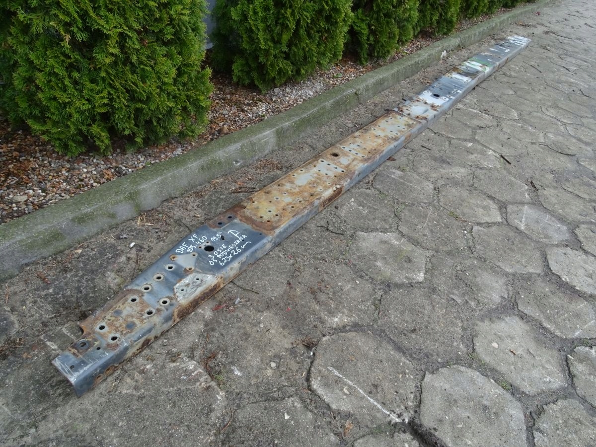 DAF XF 105 E5 RAMA PRAWA BOK RAMY 6x2 623x26CM Car type Trucks