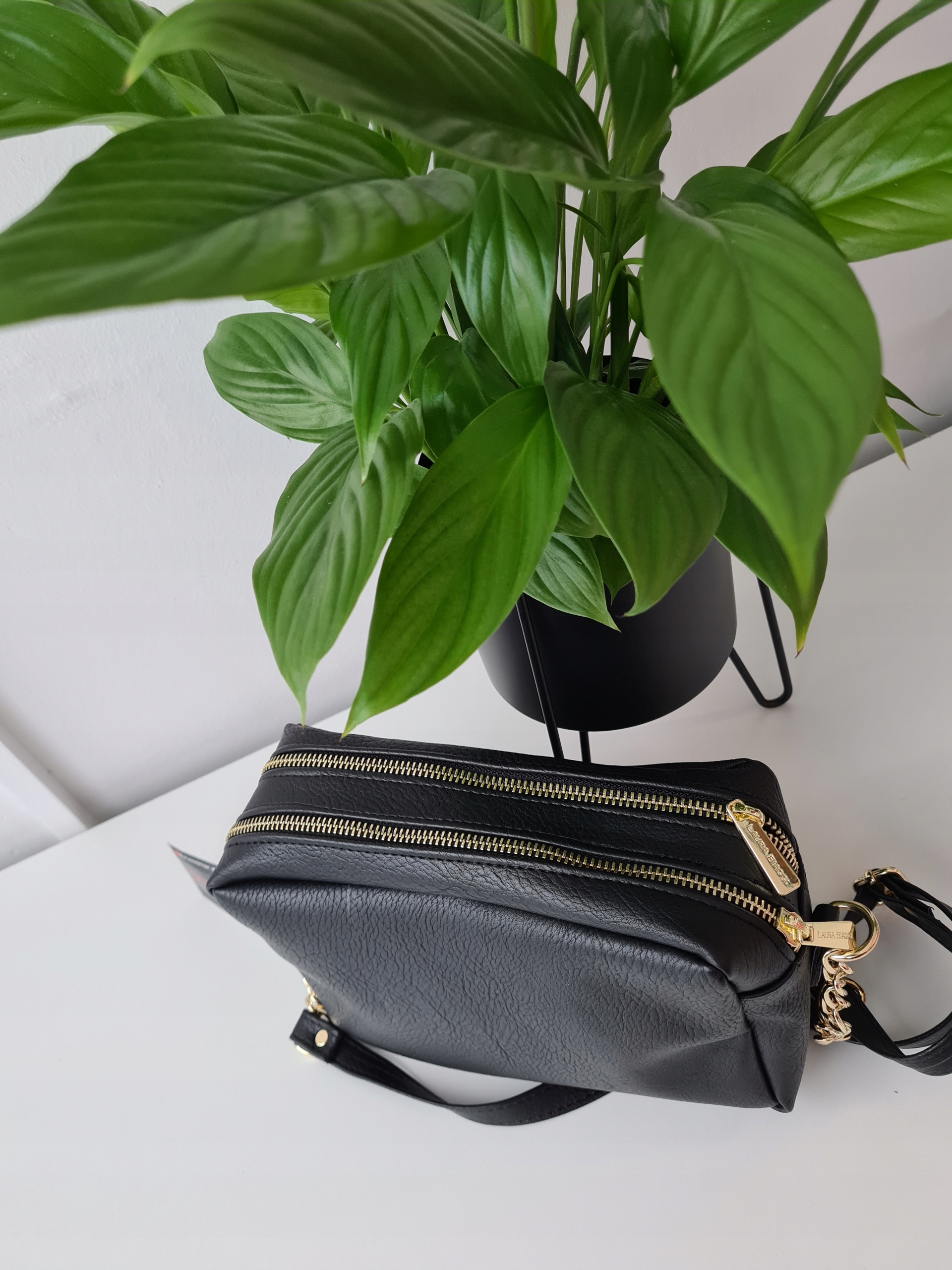 Laura Biaggi torebka czarna złoty łańcuszek Płeć kobieta