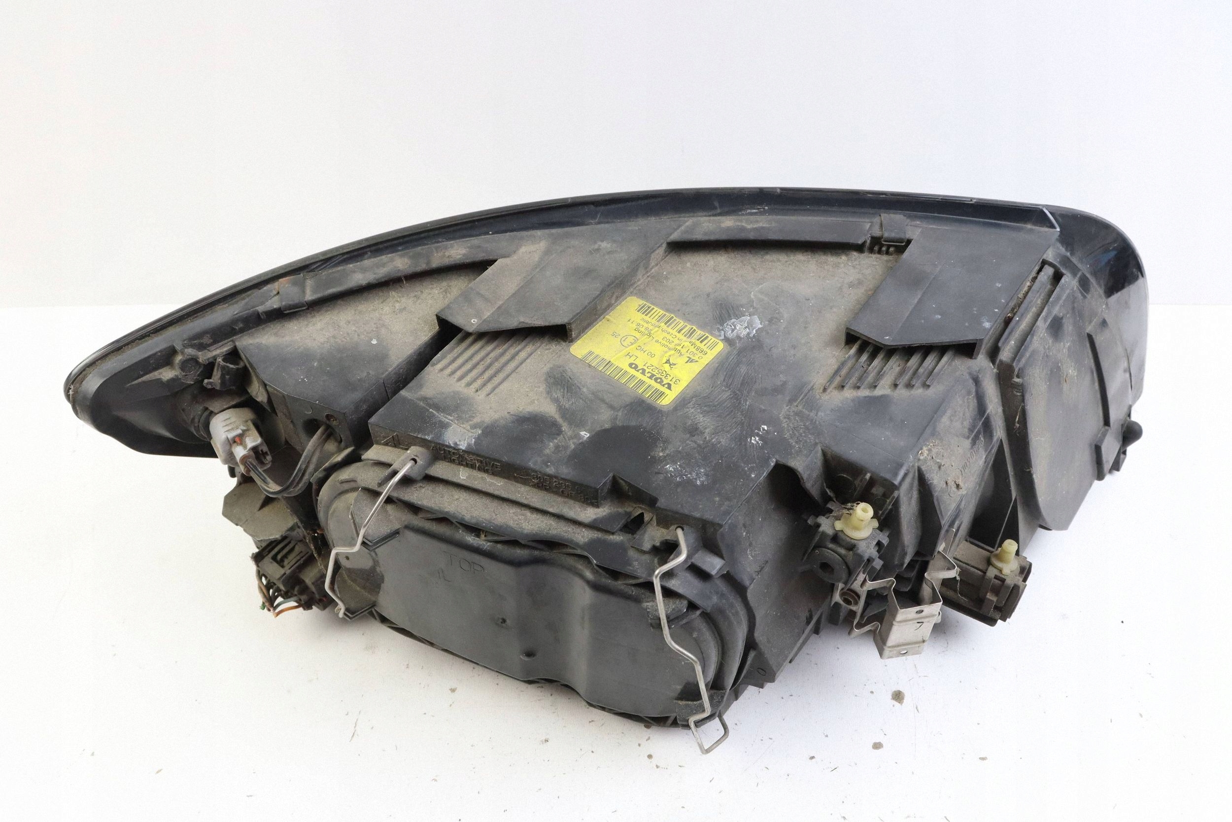 VOLVO V50 and light front left front 31335221 0301198203 EUROPA