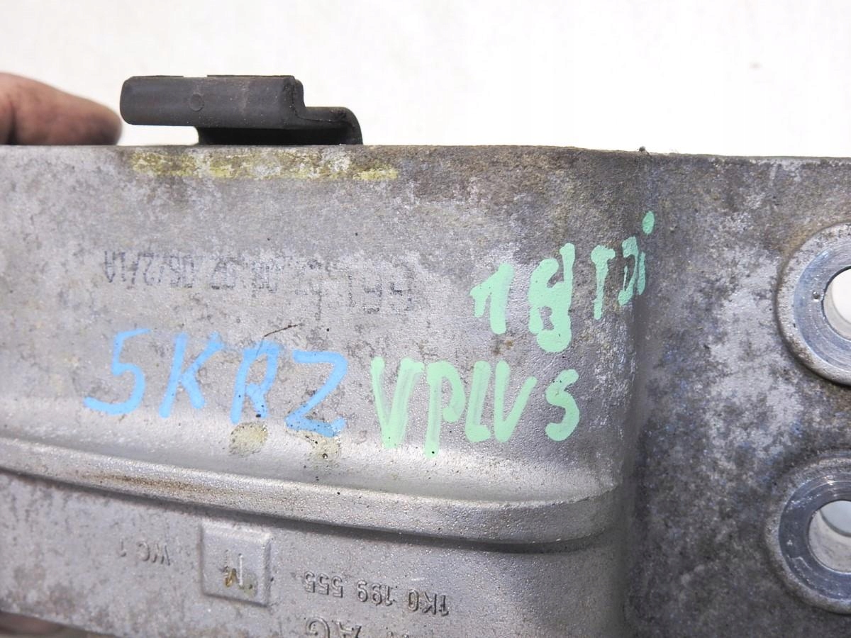 ŁAPA PODUSZKA SKRZYNI VW GOLF V 1.9 TDI Producent części Volkswagen OE