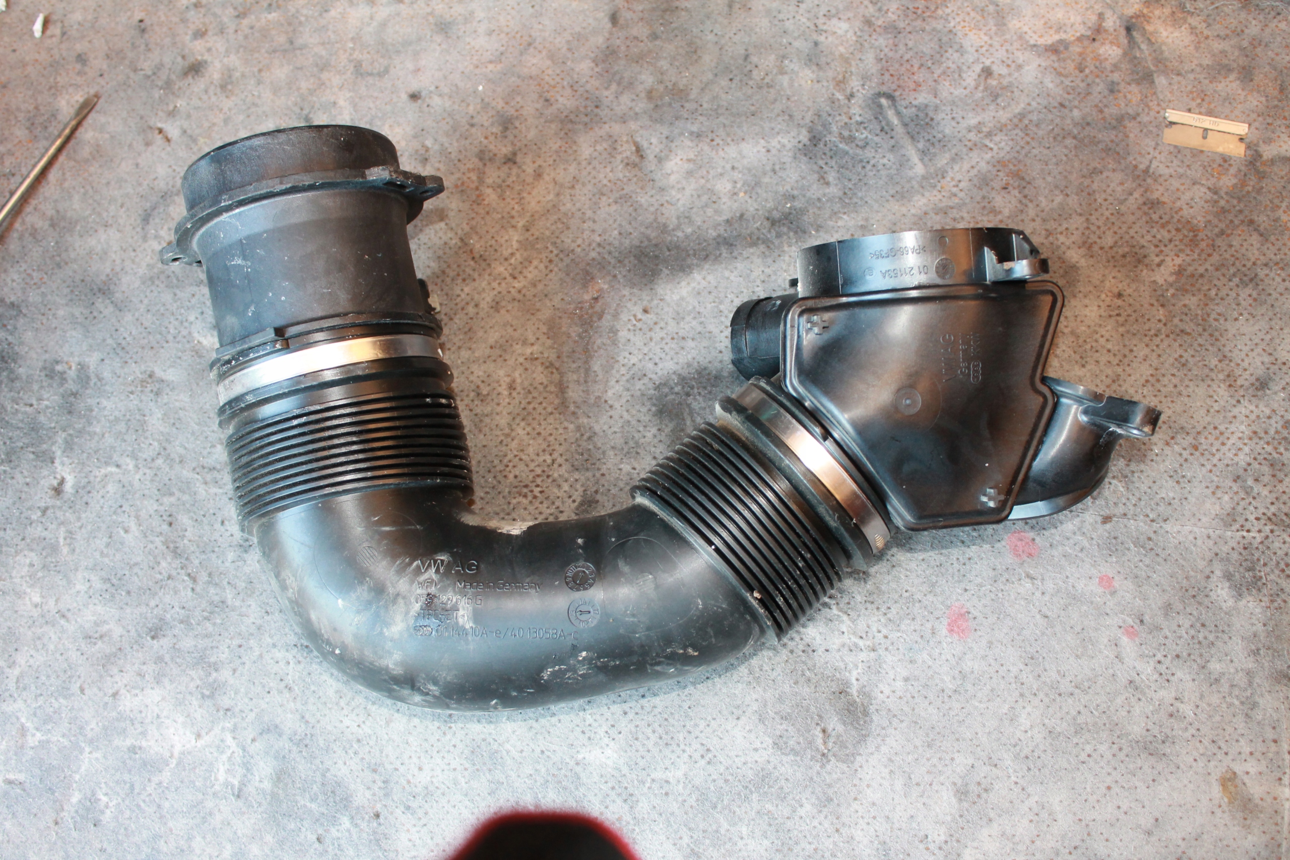 vedení trouba TURBO AUDI 059129955BQ